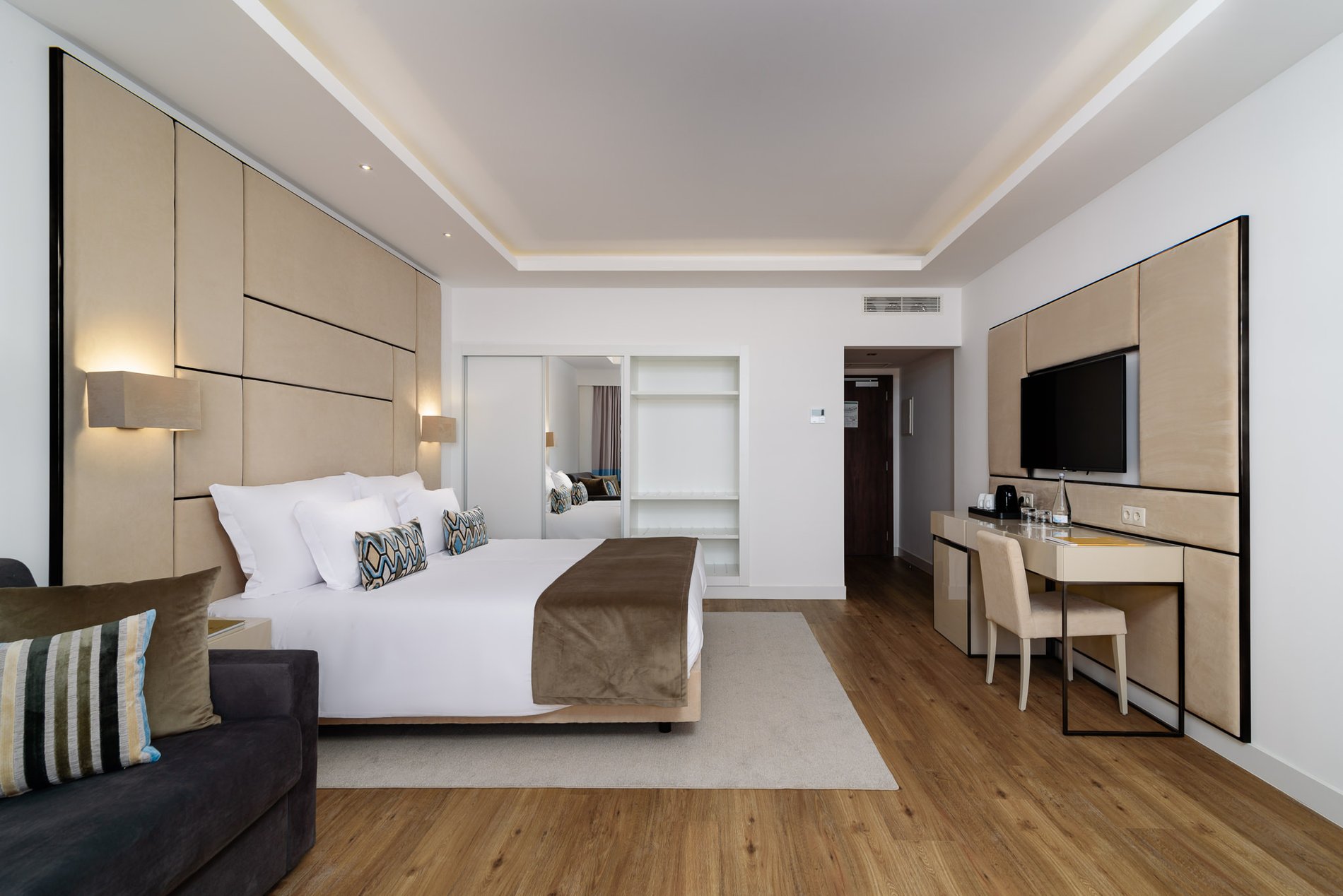 1b75e402-d282-44a5-ba94-563fe7611e1a