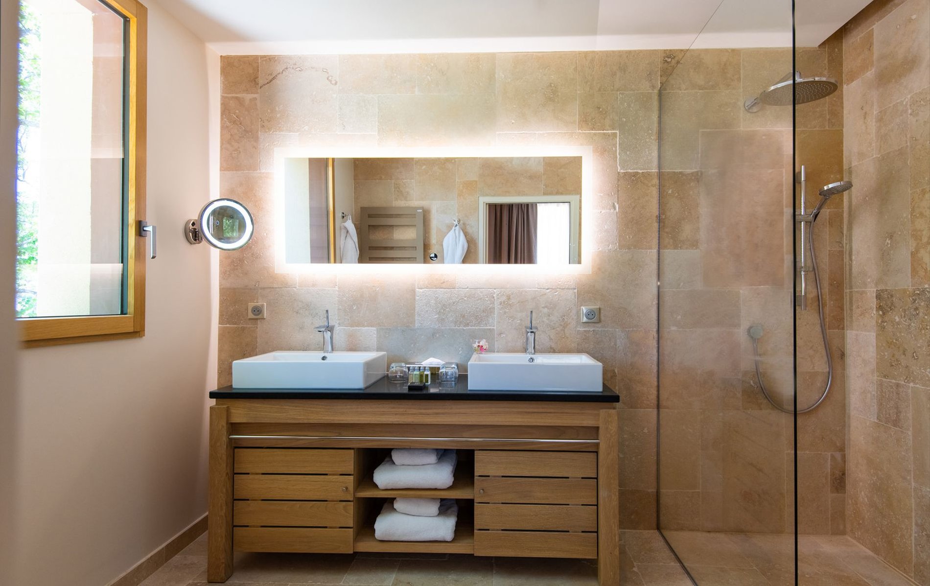 Chateau de Massillan Junior Suite bathroom