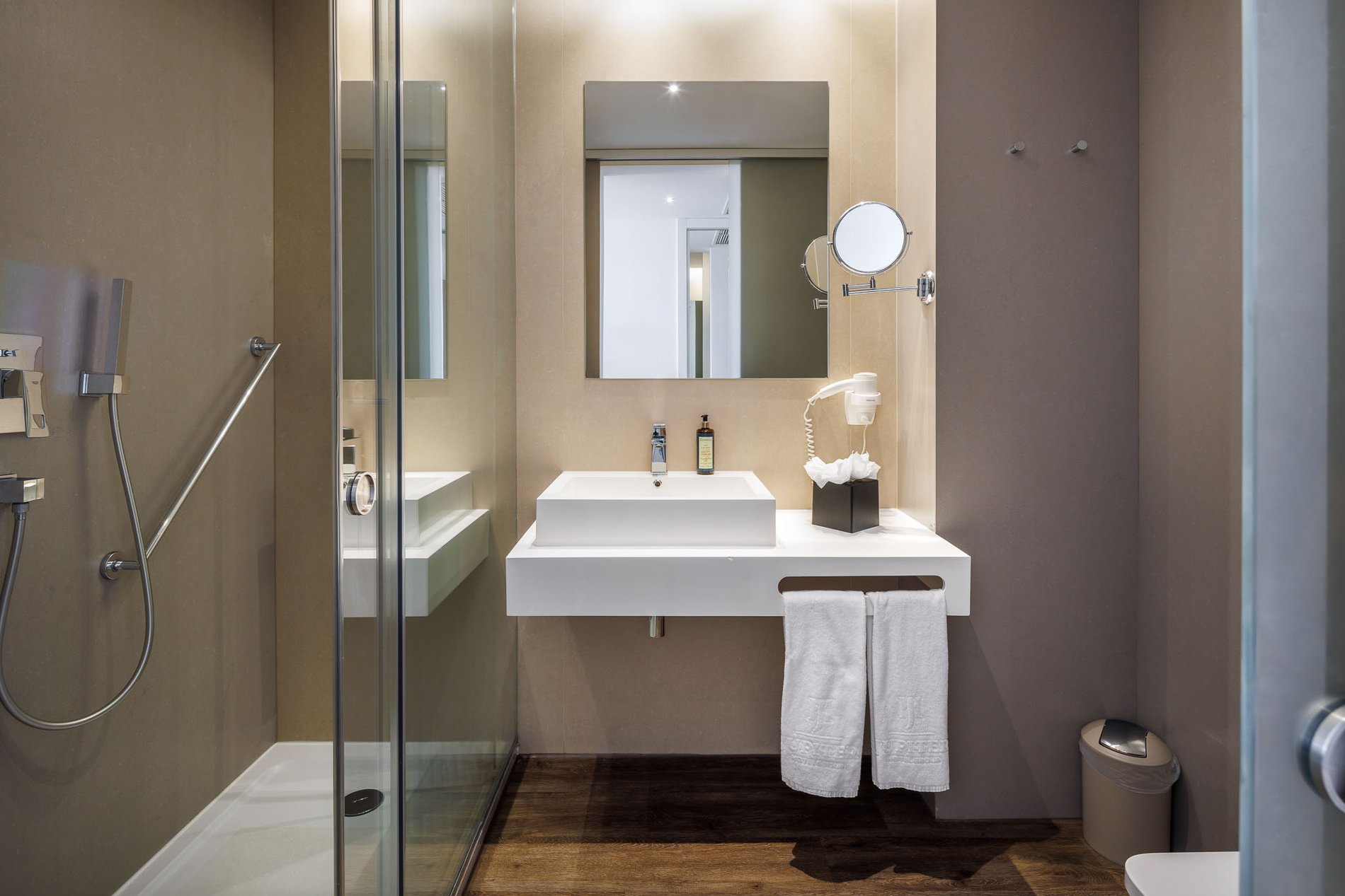 1e9b19f9-9176-452d-8ebd-ef71bcb93758