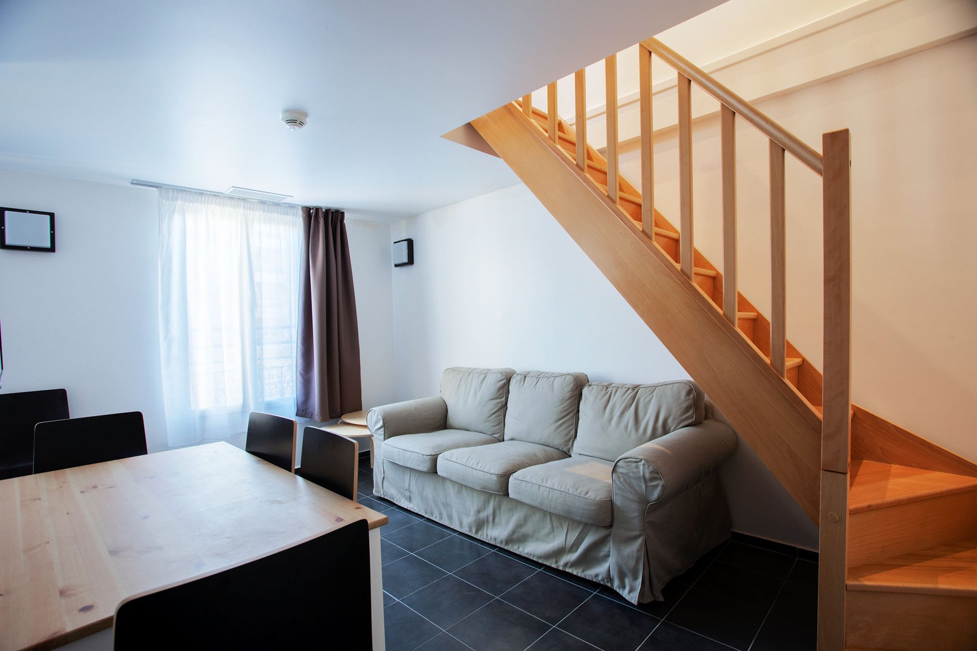 Salon d'un appartement en duplex à l'Hôtel & Appartements Monsigny à Nice