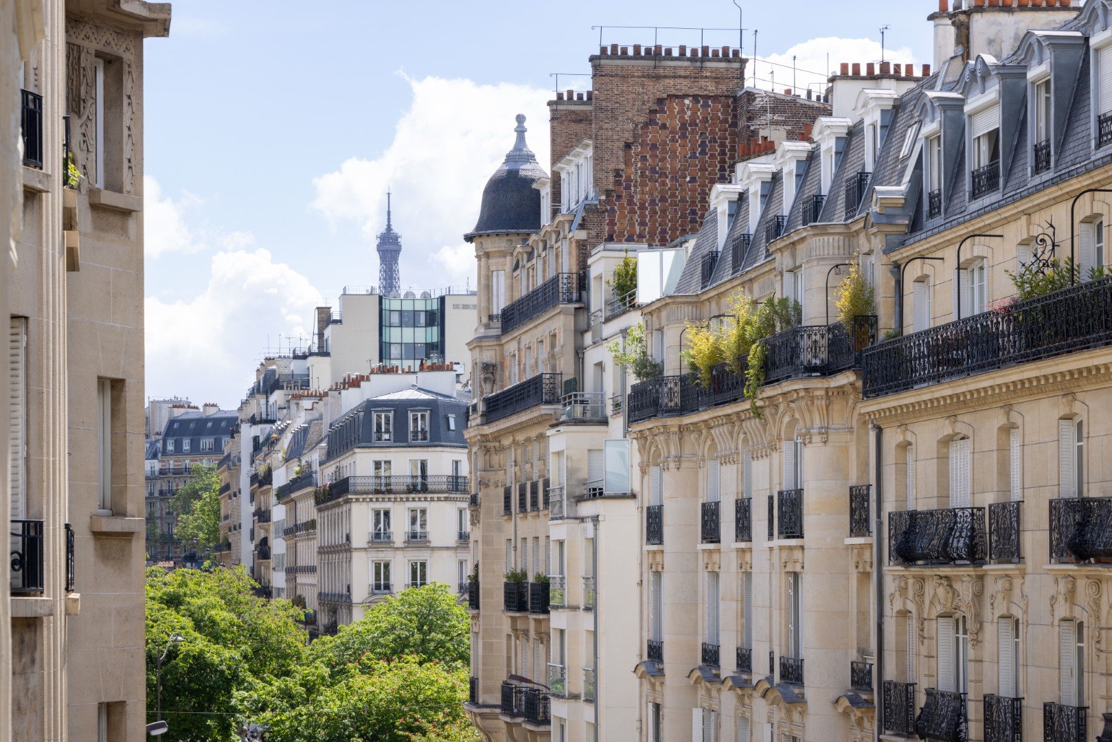 Vue sur les toits de Paris depuis le 17ᵉ arrondissement