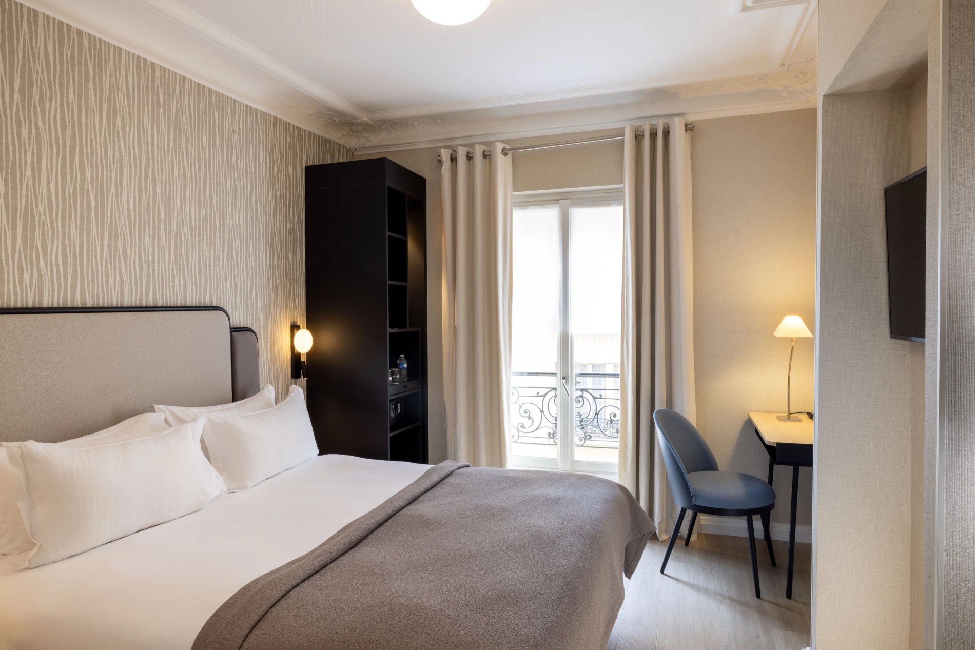 Hôtel Le 46 | Prestige Room | Bedroom