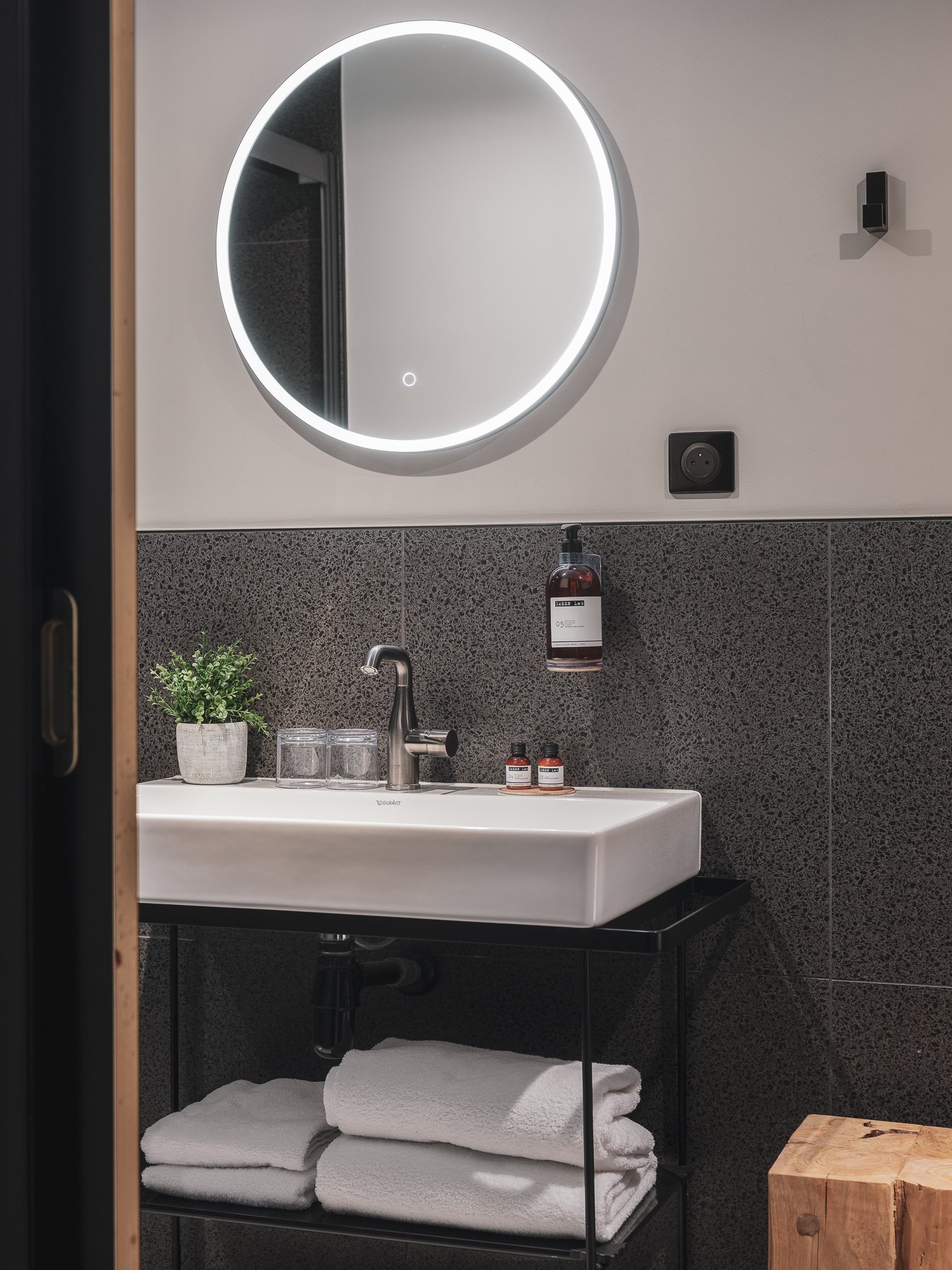 37cc168d-d160-4842-8d80-31119a2b462e