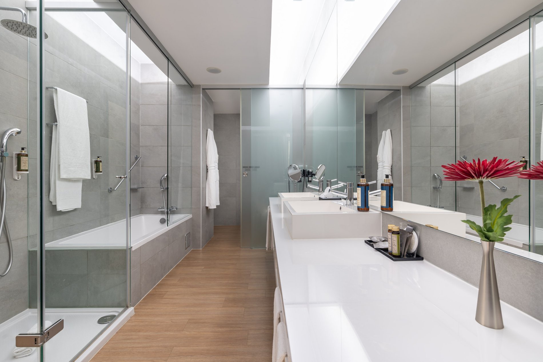 3d037d4c-40e1-46d7-9e5a-9029084b4812