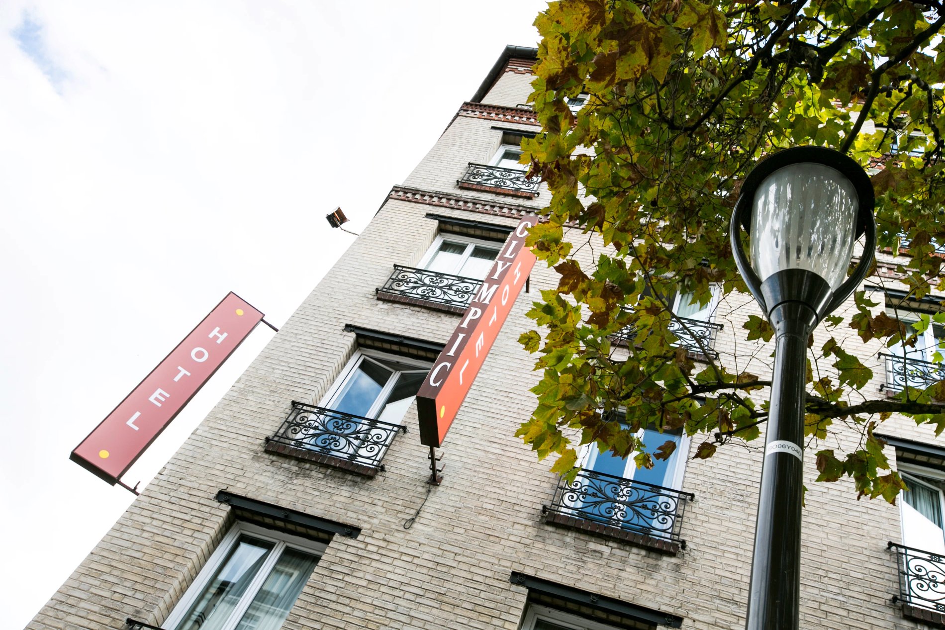 Facade of Hotel Olympic in Boulogne-Billancourt, near Paris, surrounded by greenery, a charming and welcoming hotel.