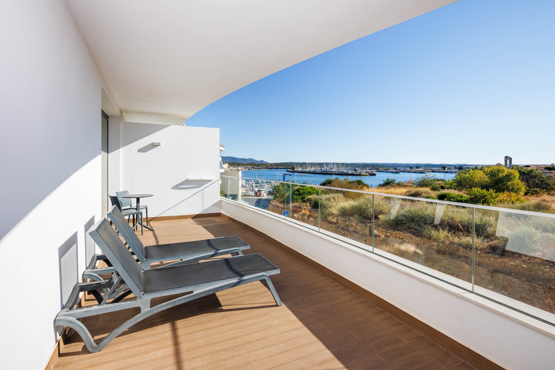 6091f4f7-ee73-43d8-8e27-ef89d877689e