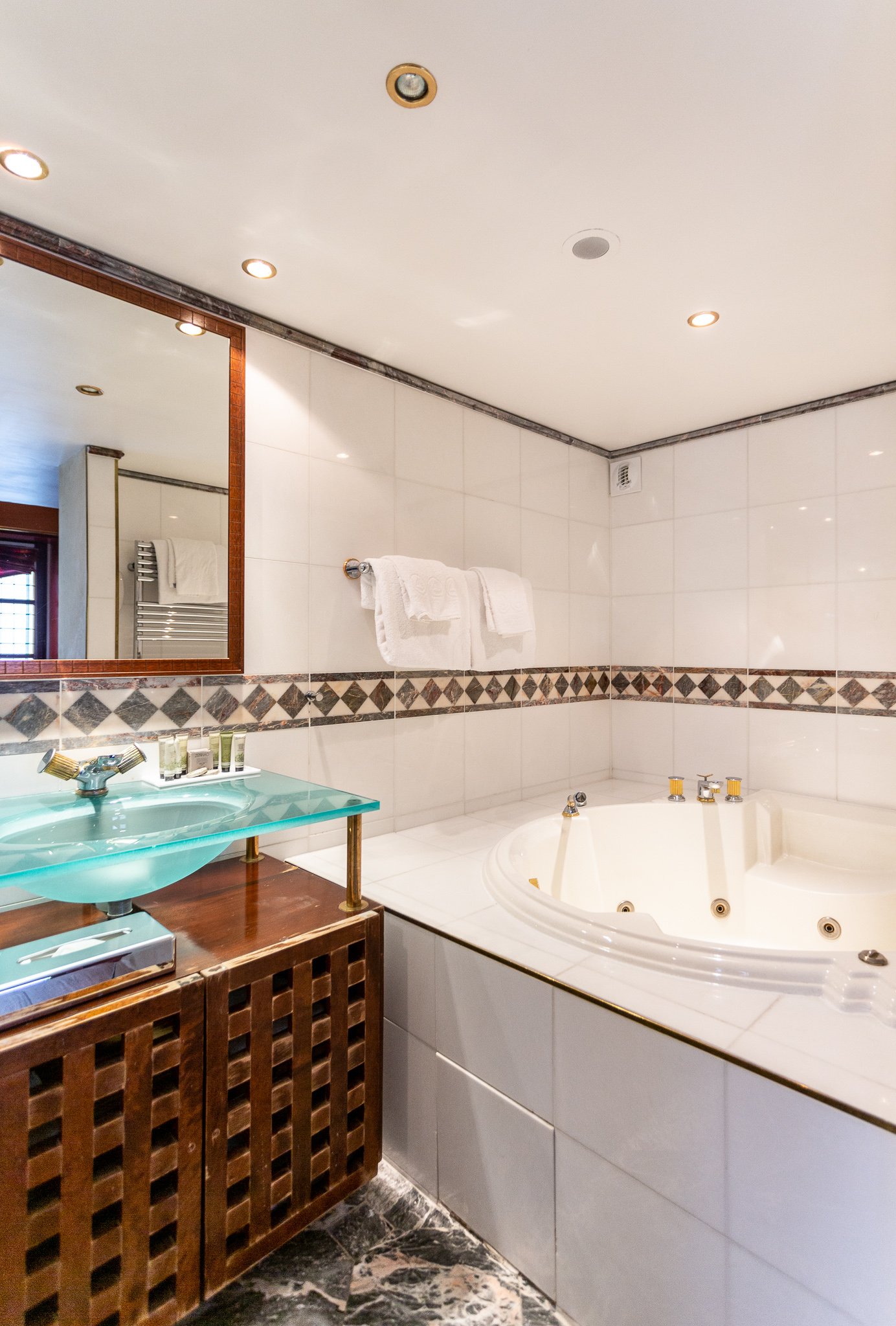 72a06810-c187-4cde-9a03-8079b0f7e60b