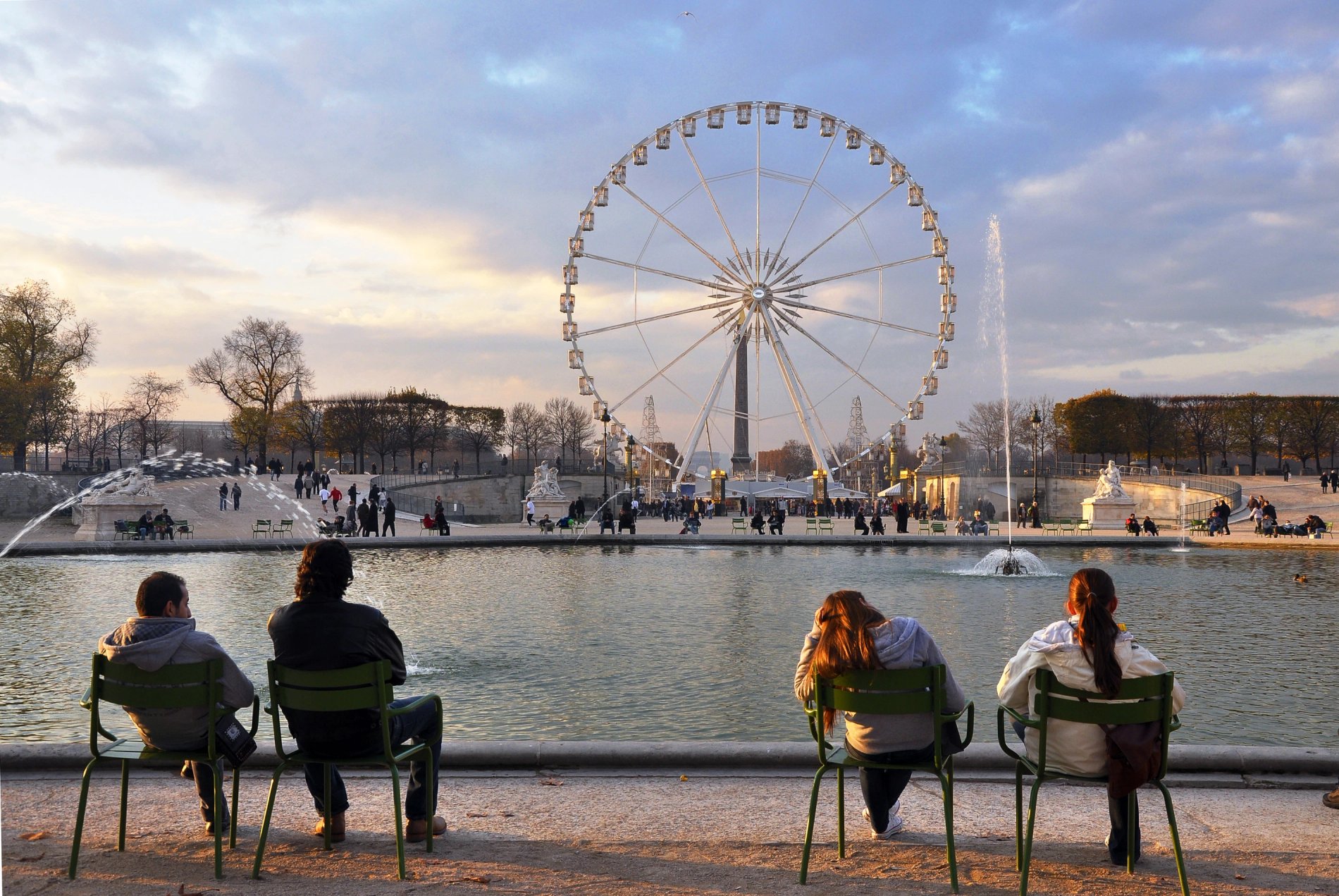 Paris-Jardin des Tuileries-Louvre-Palais-Royal