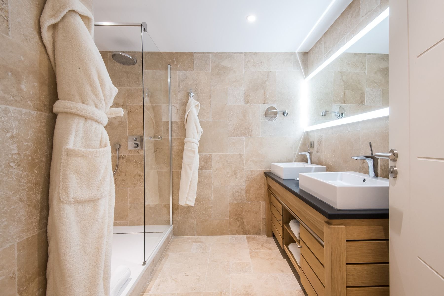 Chateau de Massillan Junior Suite bathroom