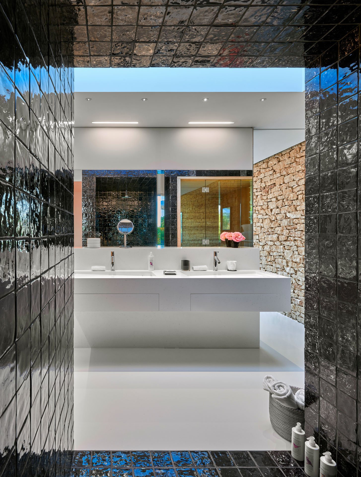 892422e0-377c-46c3-8fce-180fed799f86