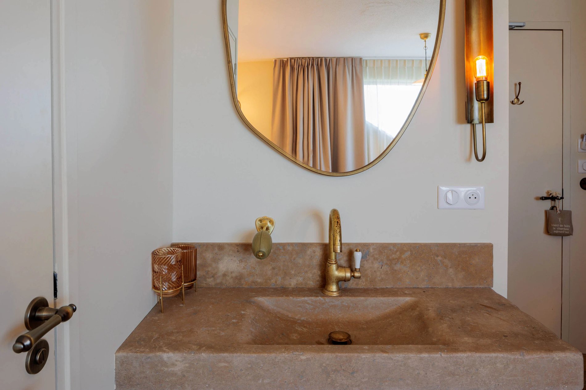 89e6a984-97bf-45a0-95e3-492a43b0161e