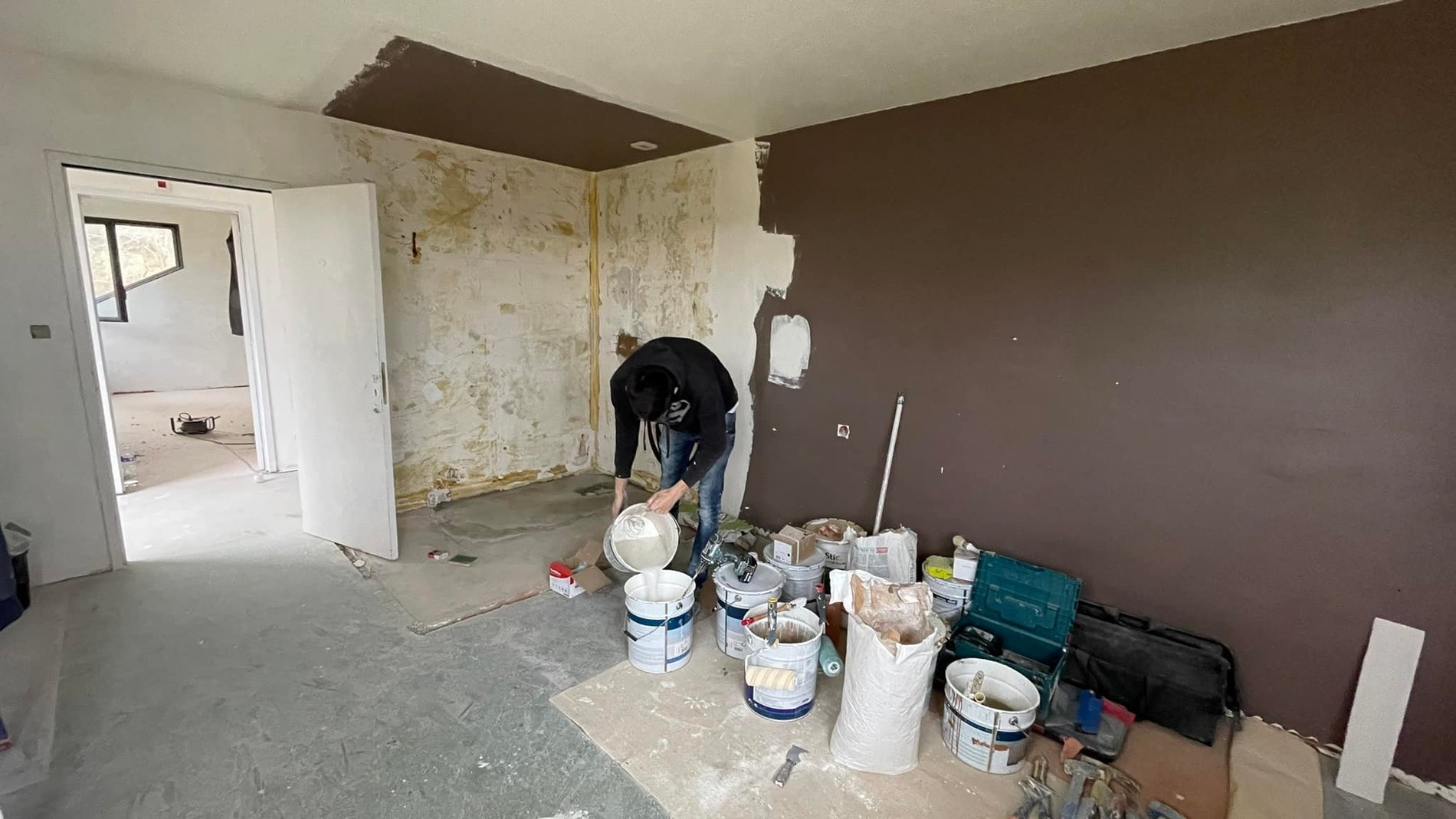 a702568b-86c7-478d-9d5c-8c6548eb8ff0