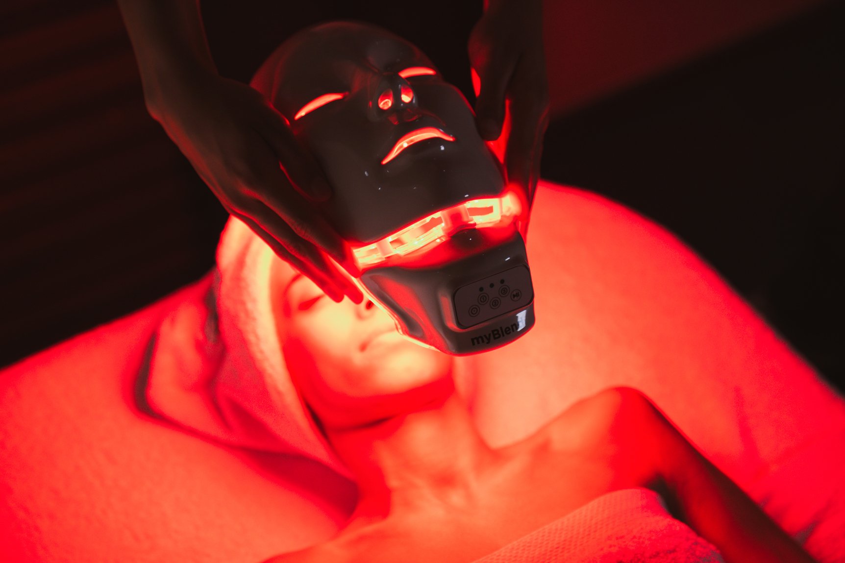 High-Tech myBlend Treatment with myLEDmask at Kube Saint-Tropez