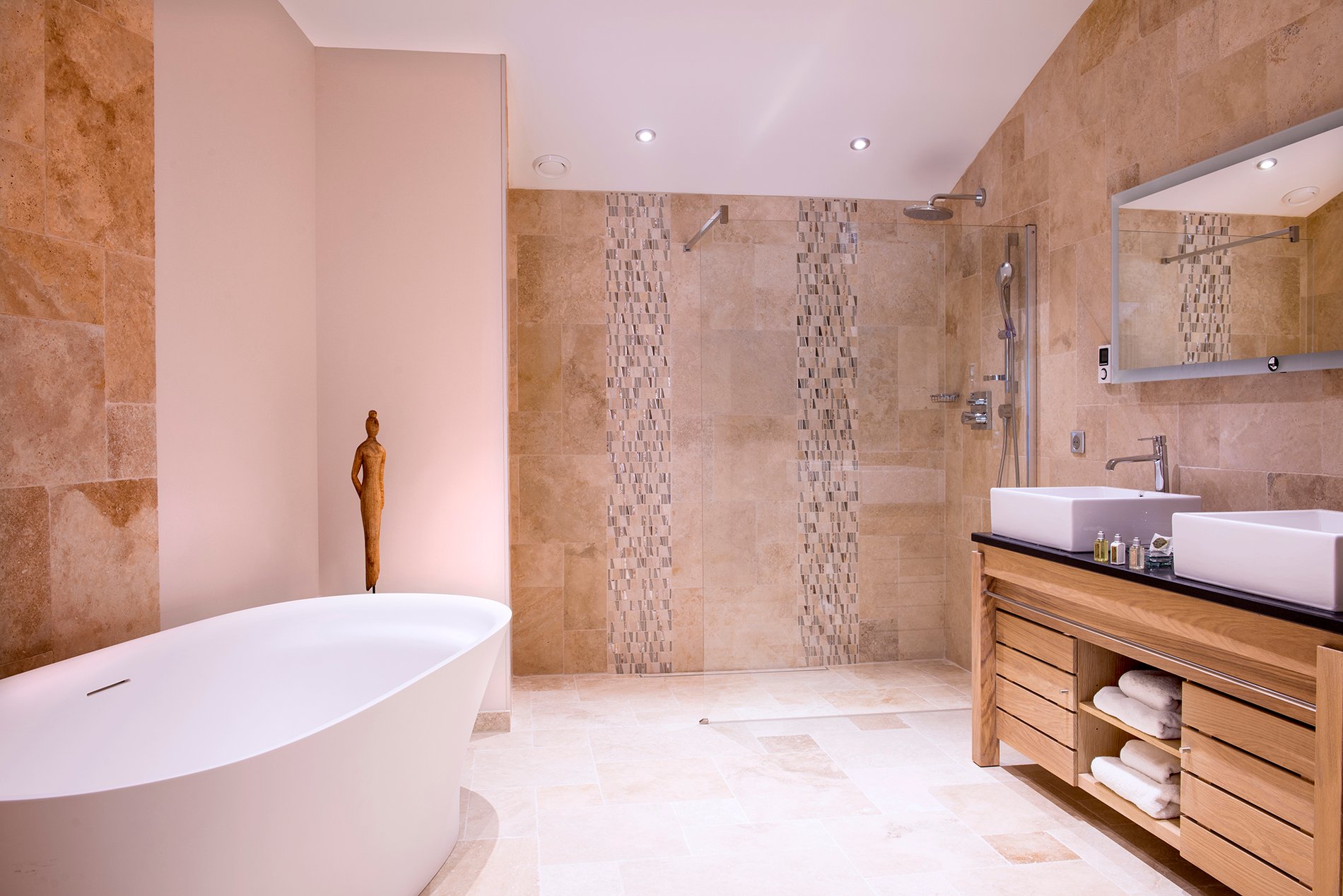 Chateau de Massillan Suite bathroom