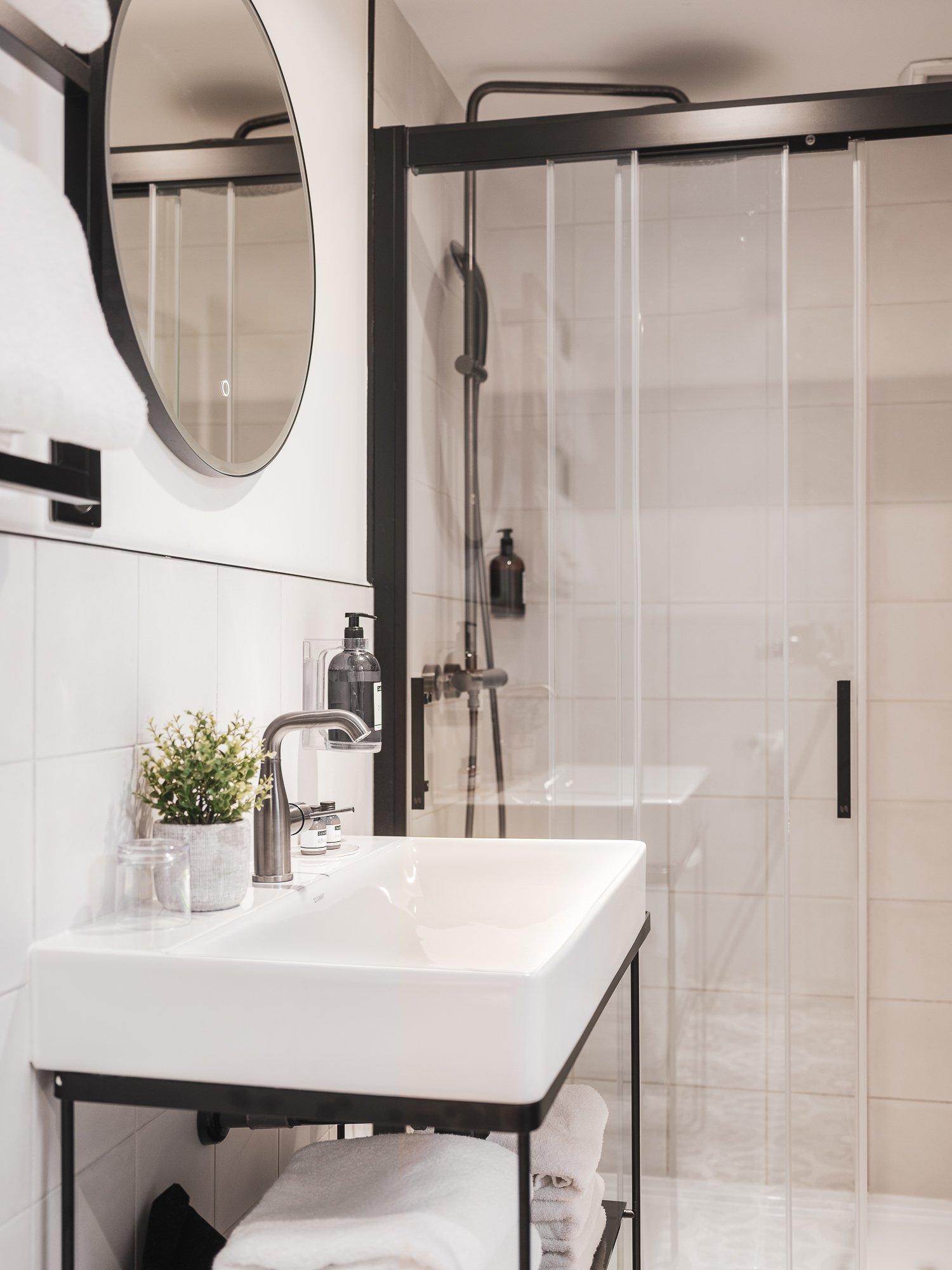 ca4d79e8-7cb9-4cf3-b46b-7a13685943ad