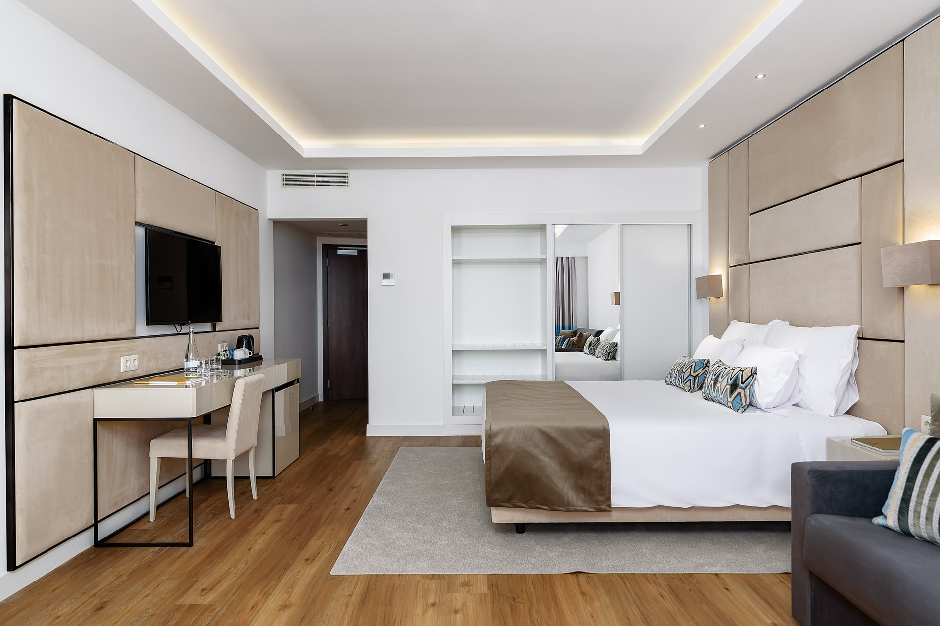 ca9e53ed-fba6-40bf-a416-6072a718968f