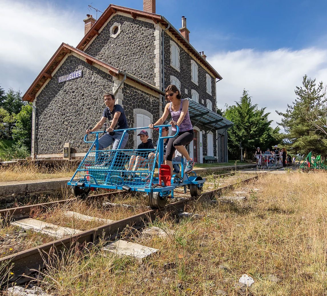 ce4fa3d2-5eca-4ce7-9ca2-83b416b8f4ed