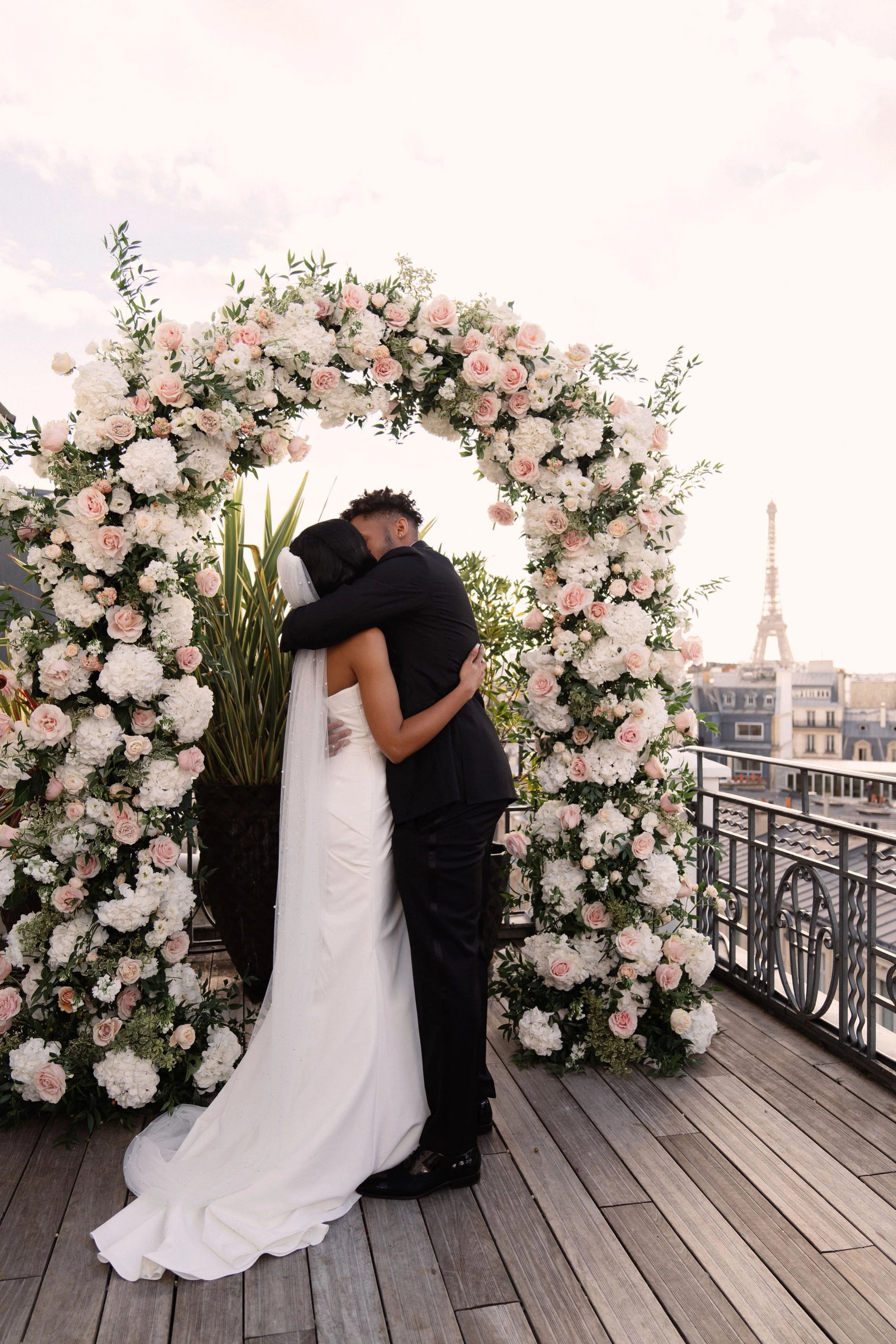Marignan Champs Elysées | Mariage vue sur Tour Eiffel