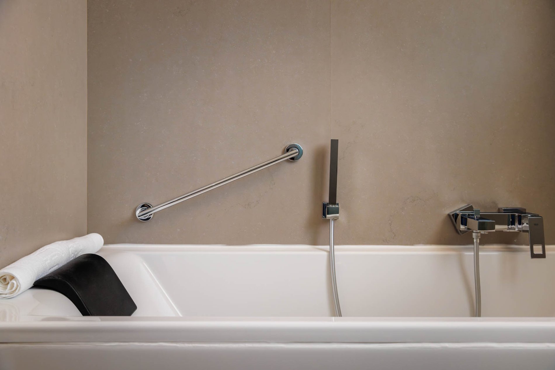 d2af7084-d8f7-4da4-b82f-0e515e271280