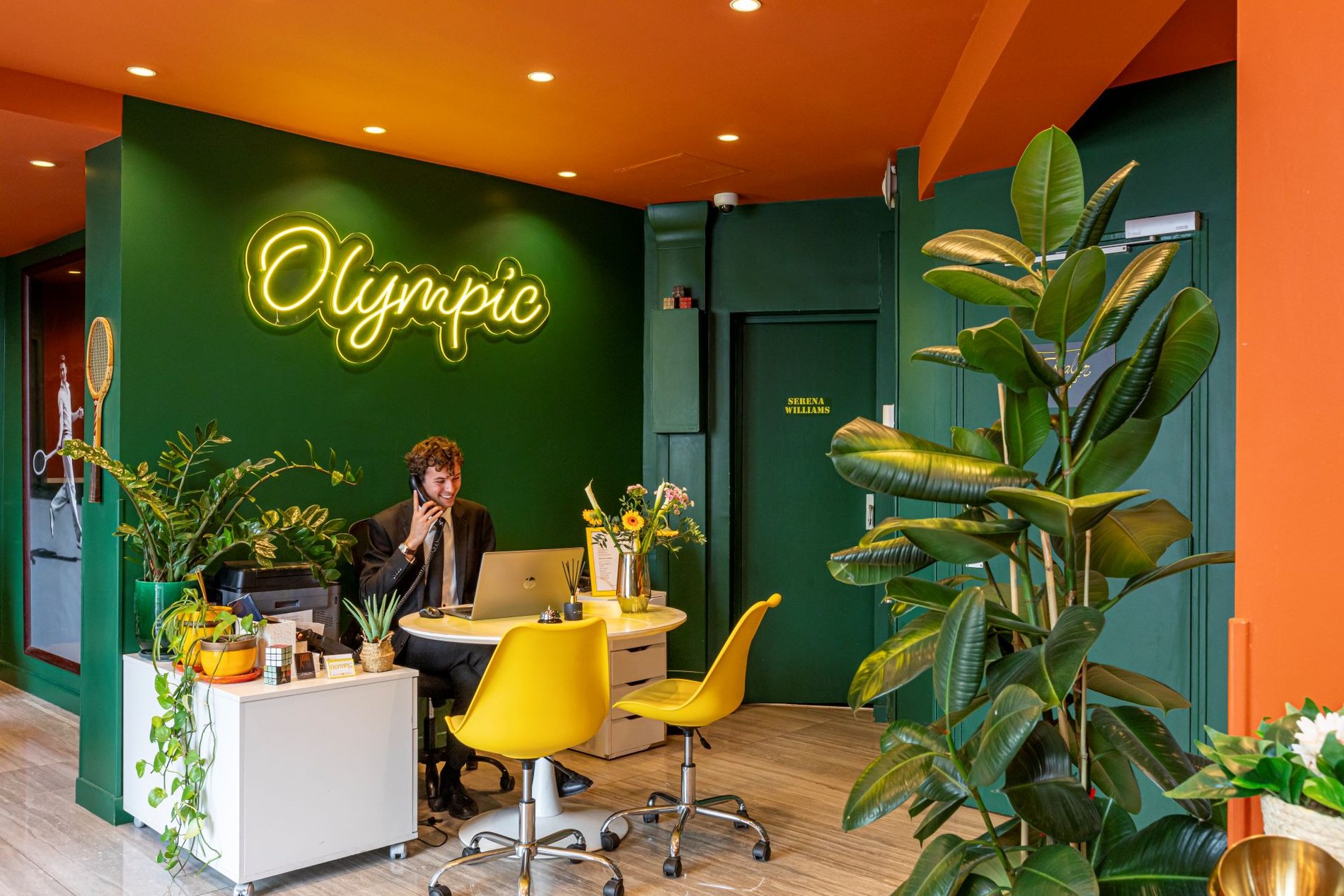 Réception de l'hôtel Olympic à Boulogne-Billancourt, proche du Parc des Princes, Roland-Garros et Paris."