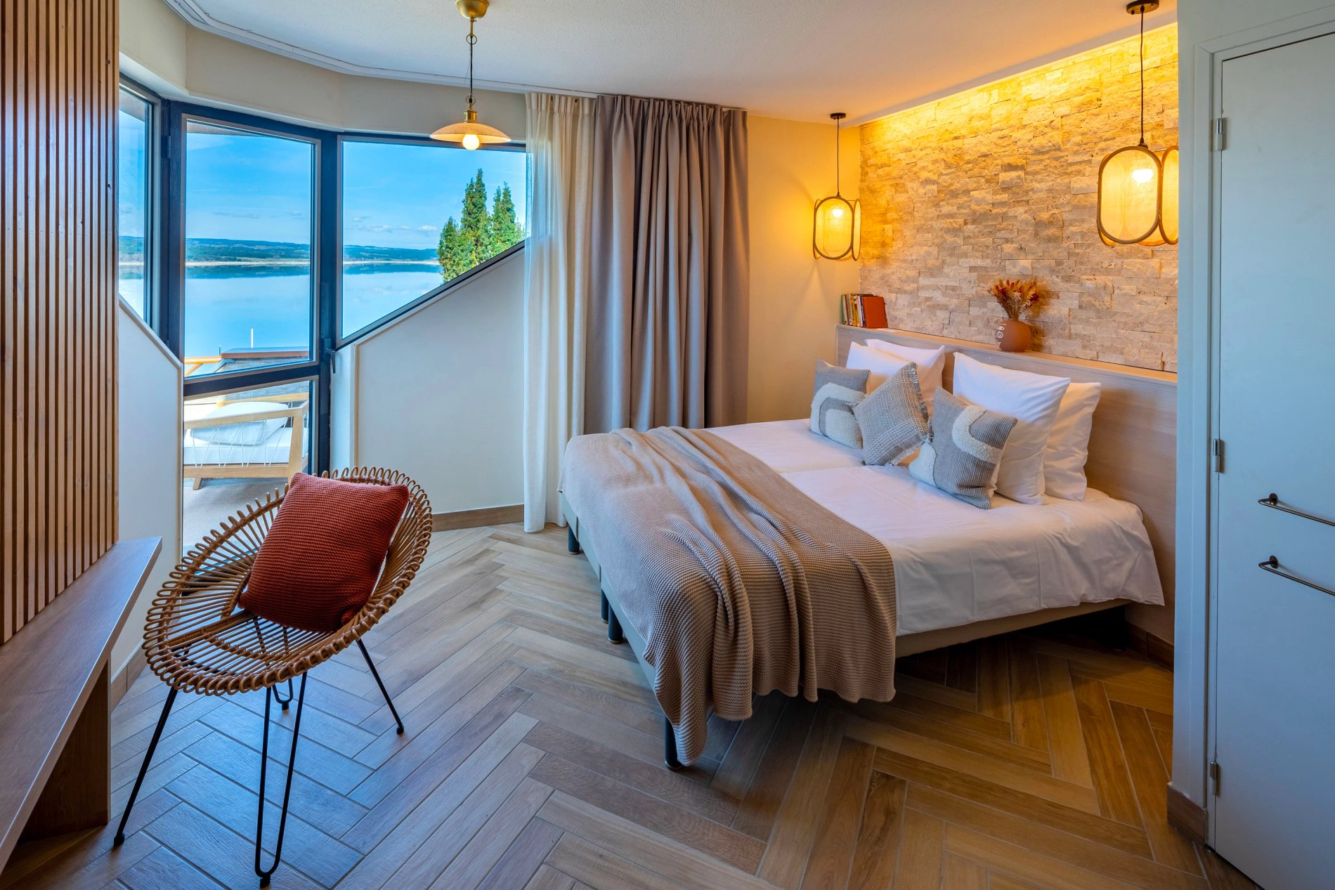 e3bf6e1d-a915-4d6d-a767-a40e3eeb0120