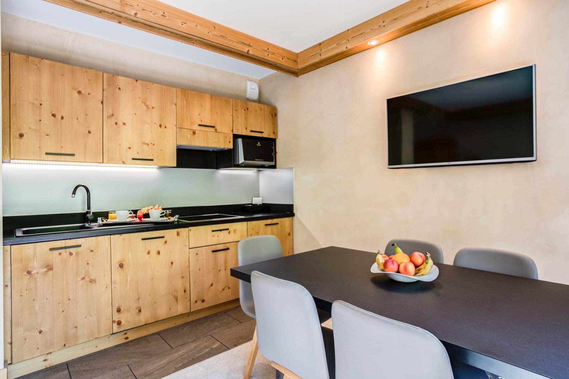 e6043104-7041-44f7-bbbf-5999f46c8dd0