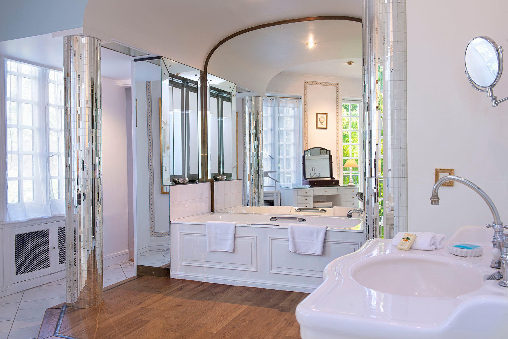 ec21ec49-deb0-4c77-b5b3-bacb68aac2c9