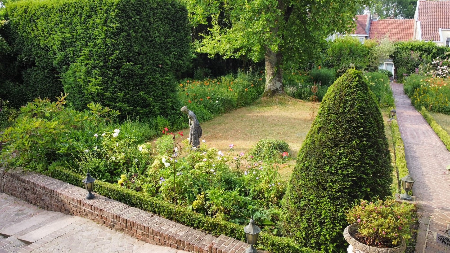 efc3cff1-6894-4747-a0b4-2eae2b33cc18