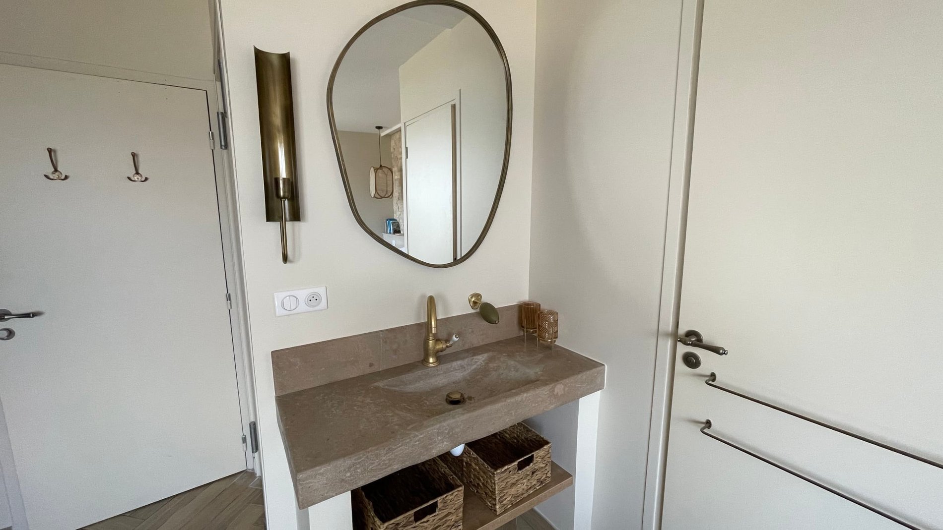 f03d8d84-20f6-4dd7-8167-37ba3b688d82