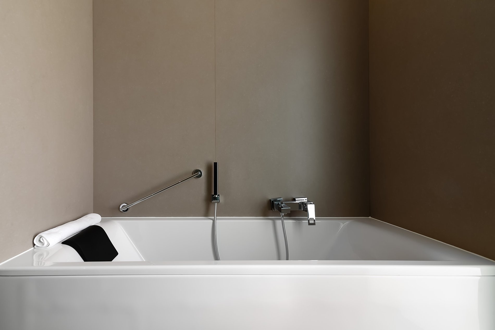 f11ae26a-8f23-45c1-bcde-fcb64c924440