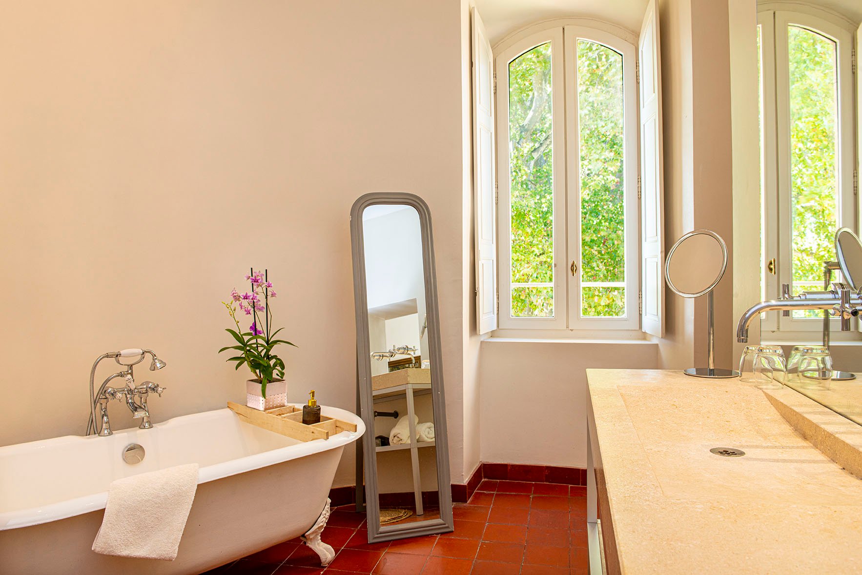 f5e49efd-43e5-4712-be31-60e72ee12807