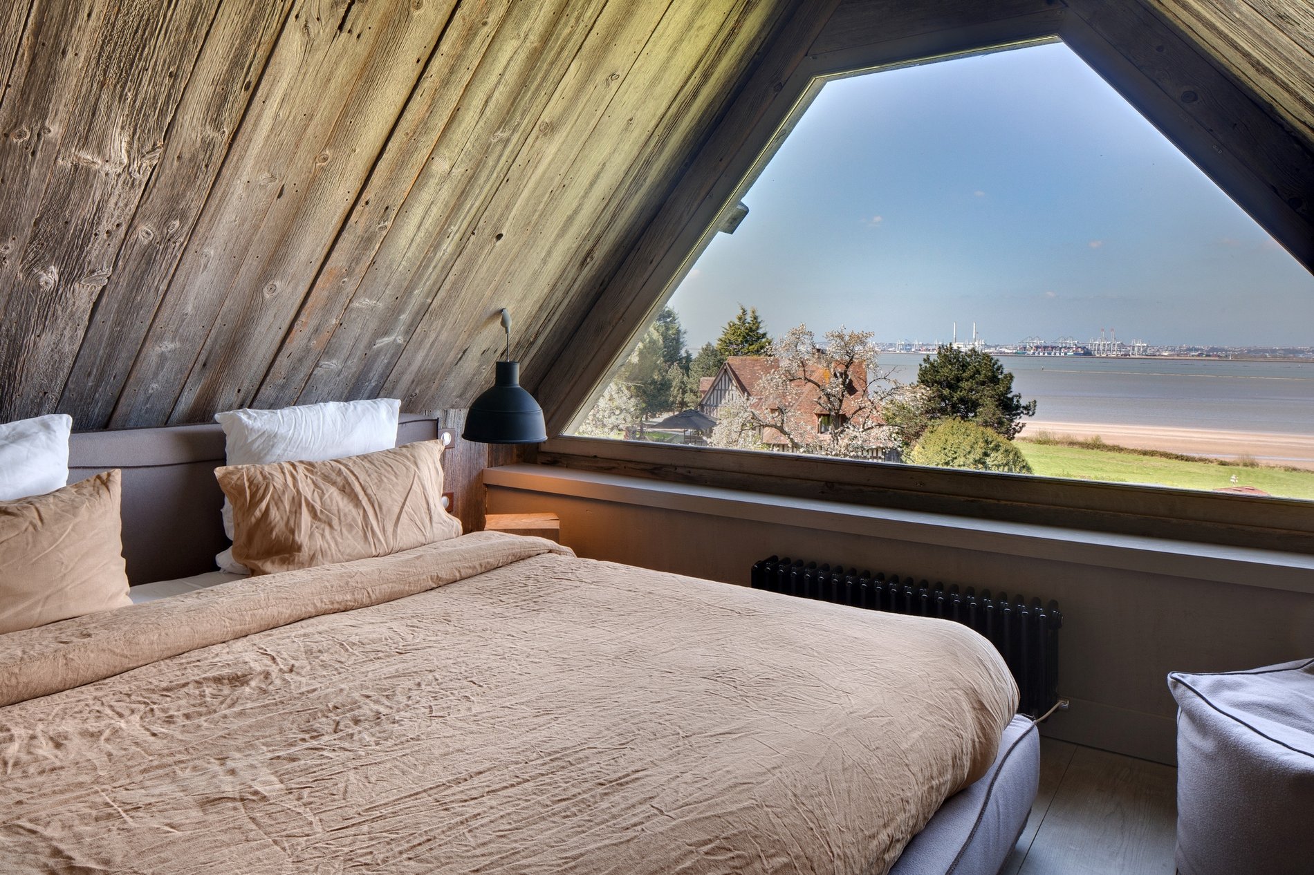 f5e61f6f-61d8-40cf-897f-a167bae1927f