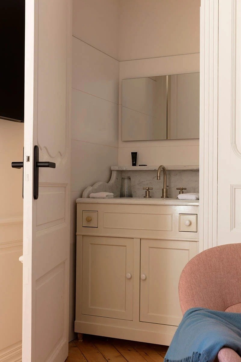 f60974e9-7fa5-45e3-8c0e-a8390ef71d27