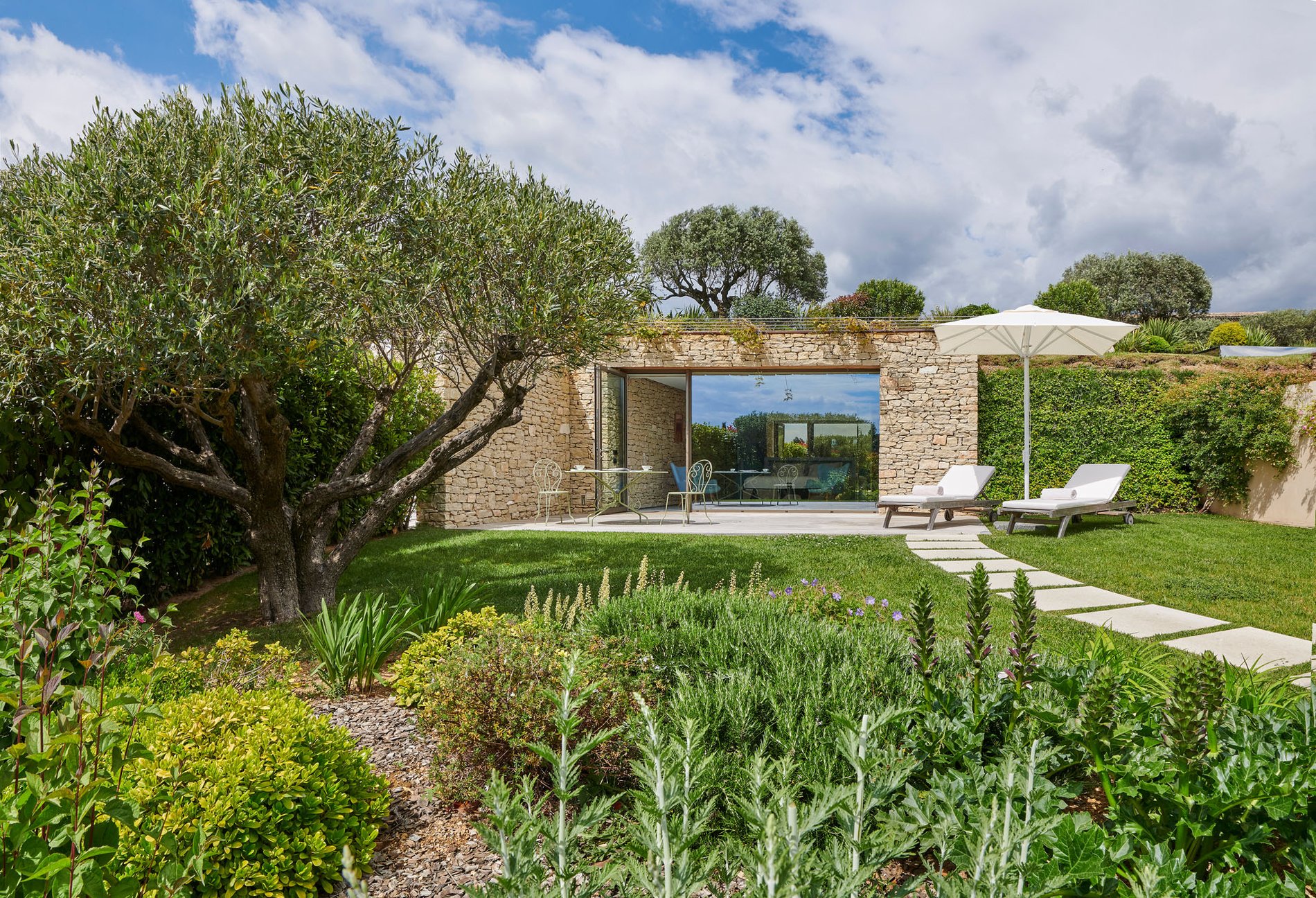 fcd44d86-fecd-4ebc-95d3-51fe816d264e