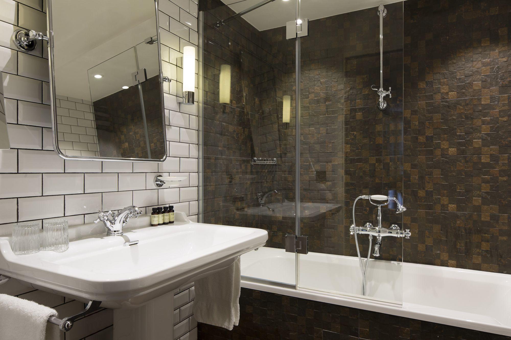 Hotel Whistler - Chambre Twin salle de bain