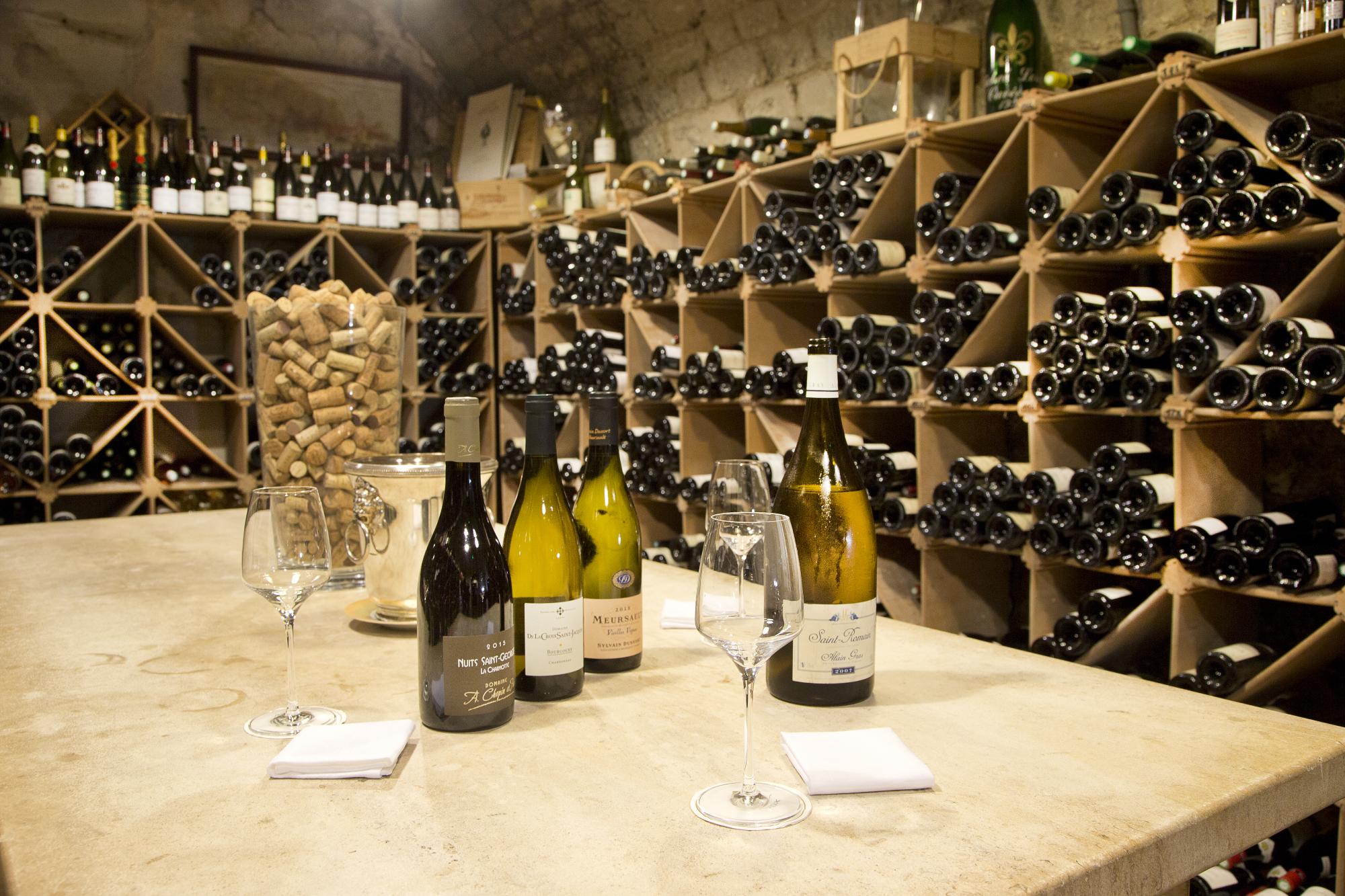 Notre chef sommelier vous conseille des vins bio et nature, pour sublimer votre repas en Bourgogne