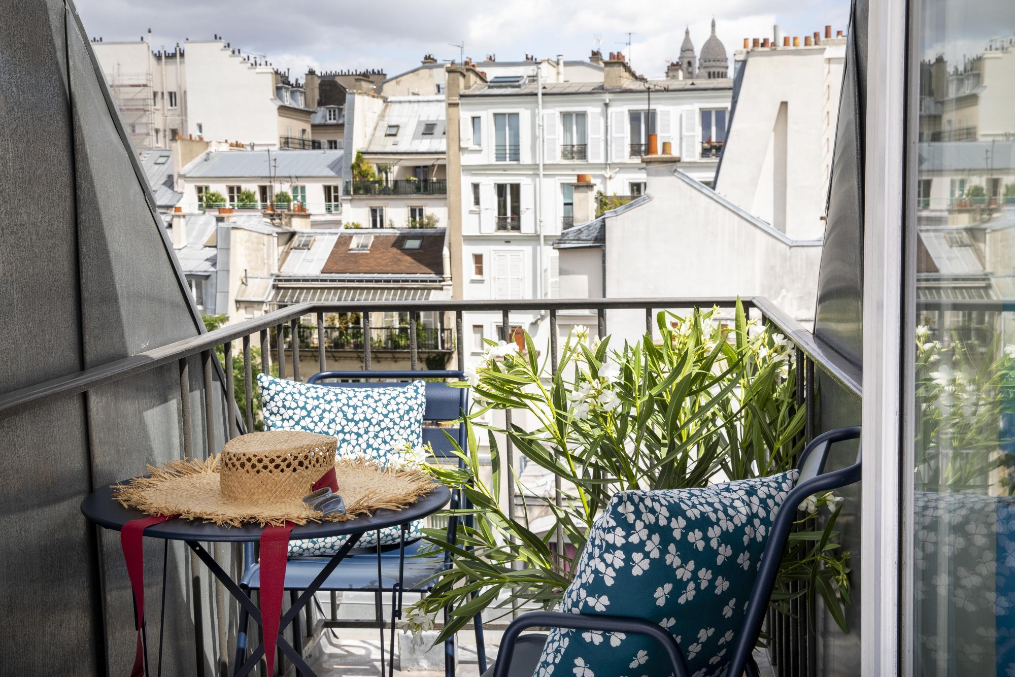 Hotel les Matins de Paris Deluxe Room Balcony