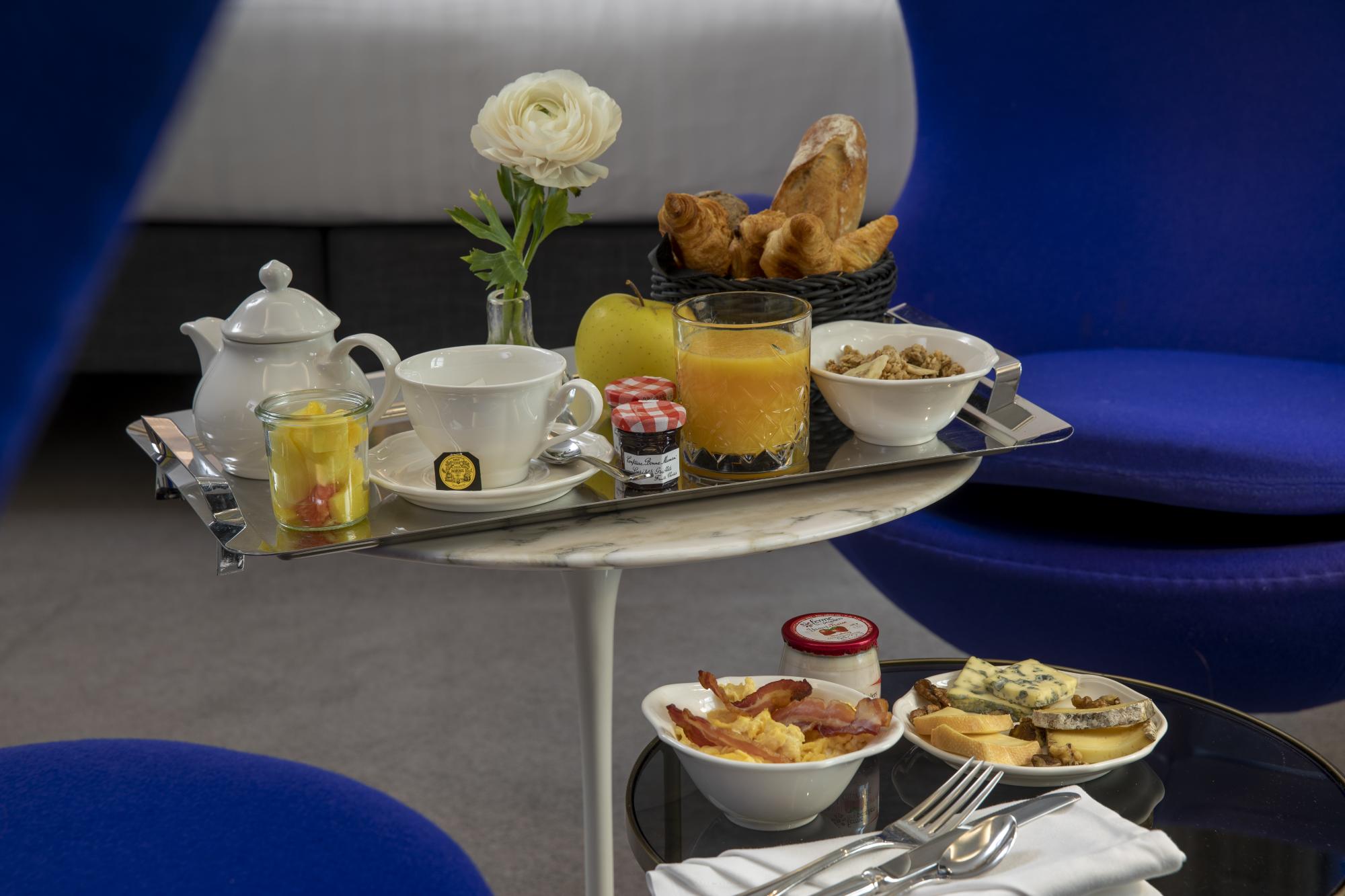 Hotel Le Pradey Breakfast Room service room