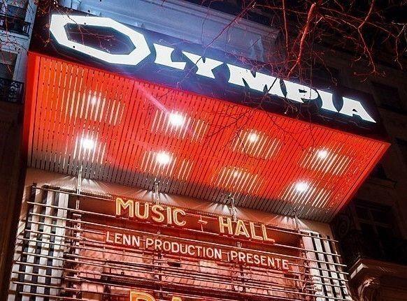 On the boulevards, at 10min walk from the Hotel Gramont, the Olympia music-hall close to Opera