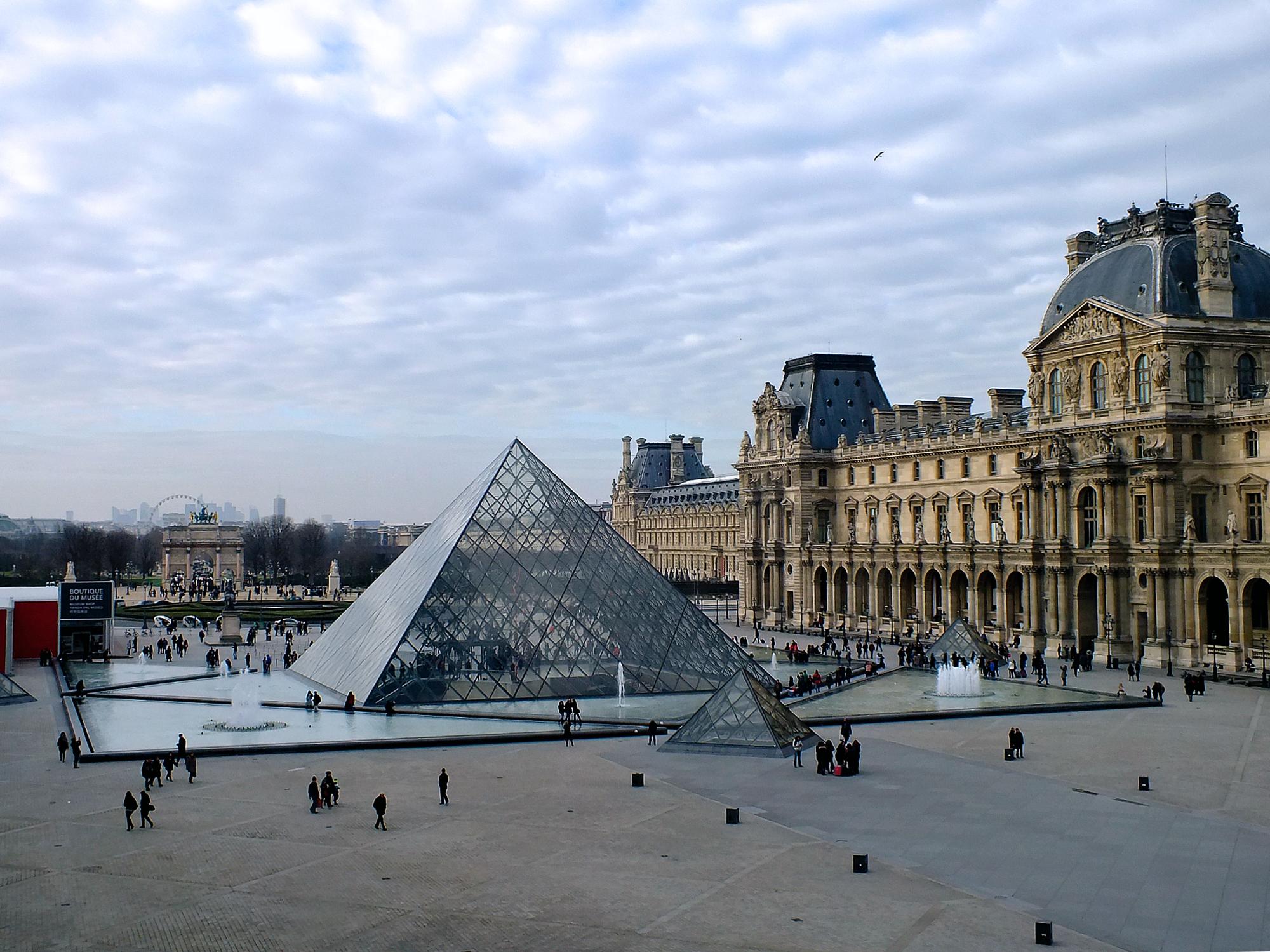 Les Rives de Notre Dame | Louvre museum