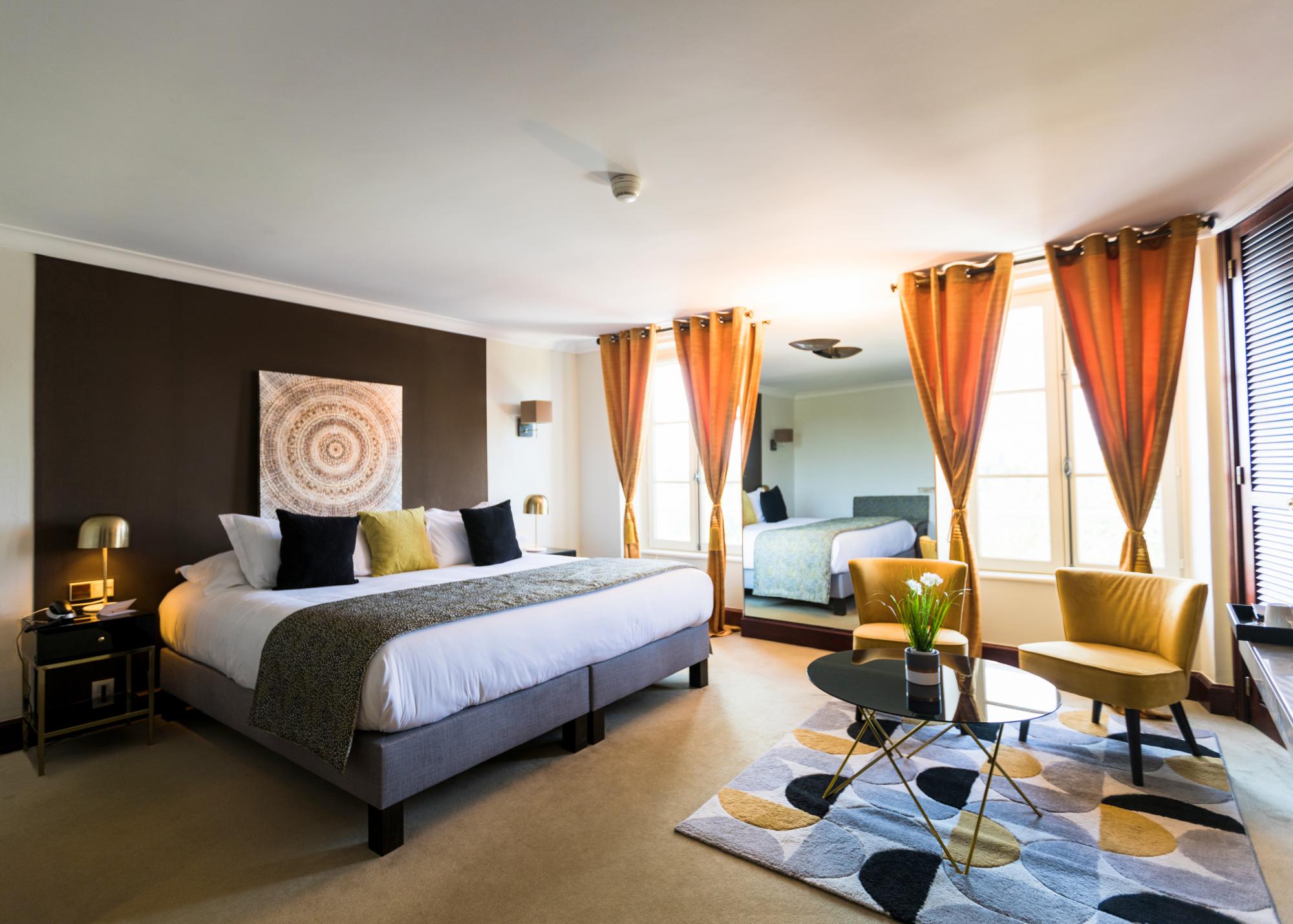 Chambres spacieuses et cosy de l'hôtel 5 étoiles proche de Paris pour des séjours en amoureux