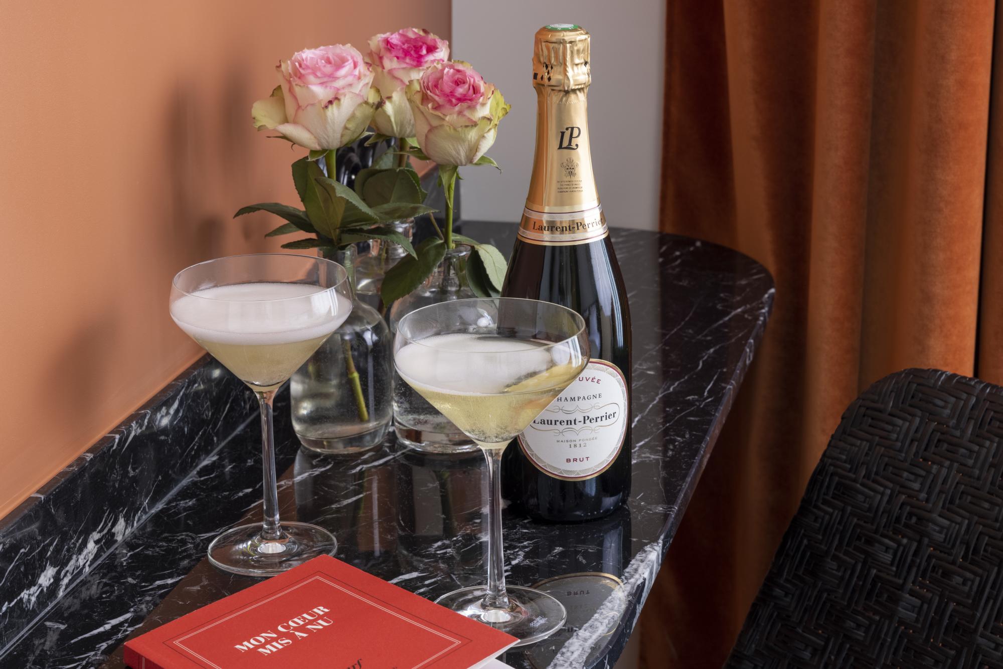 Grand Hotel Chicago Offer Package Romantic Champagne