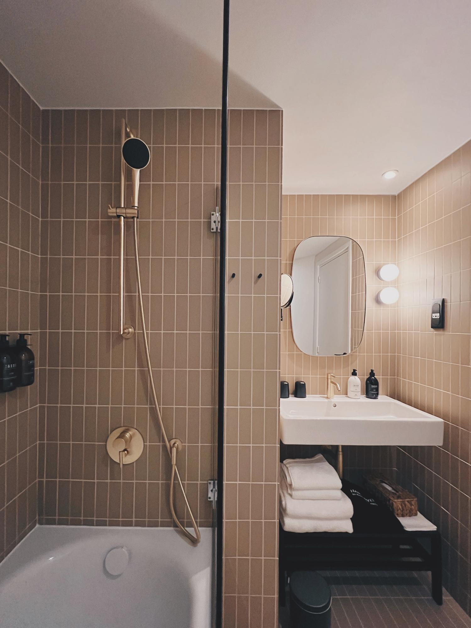 Nuage Paris Hôtel | salle de bain baignoire chambre Deluxe