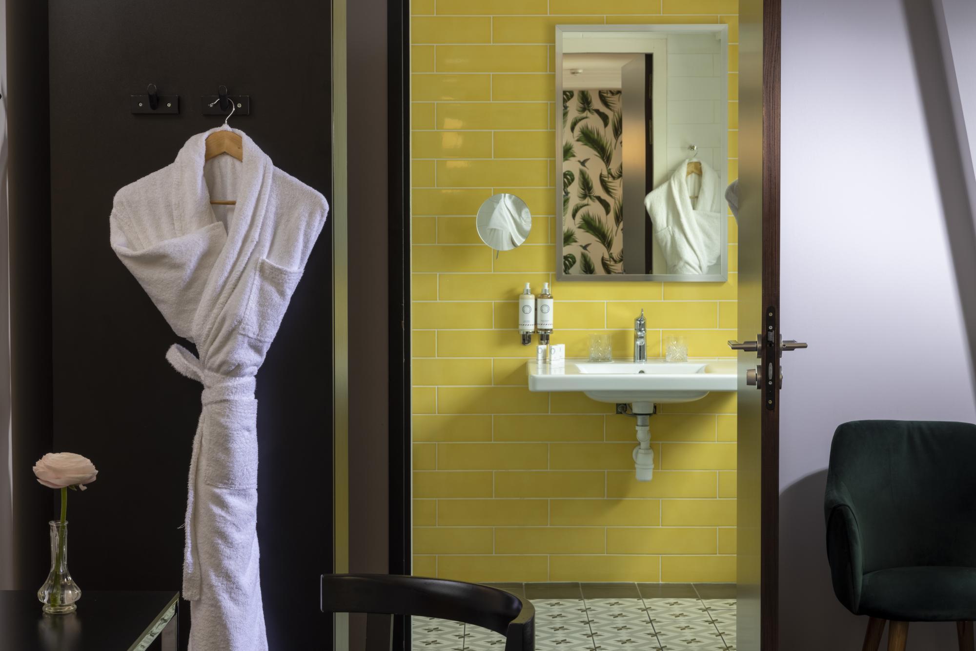 Hotel Les Matins de Paris Junior Suite Bathroom
