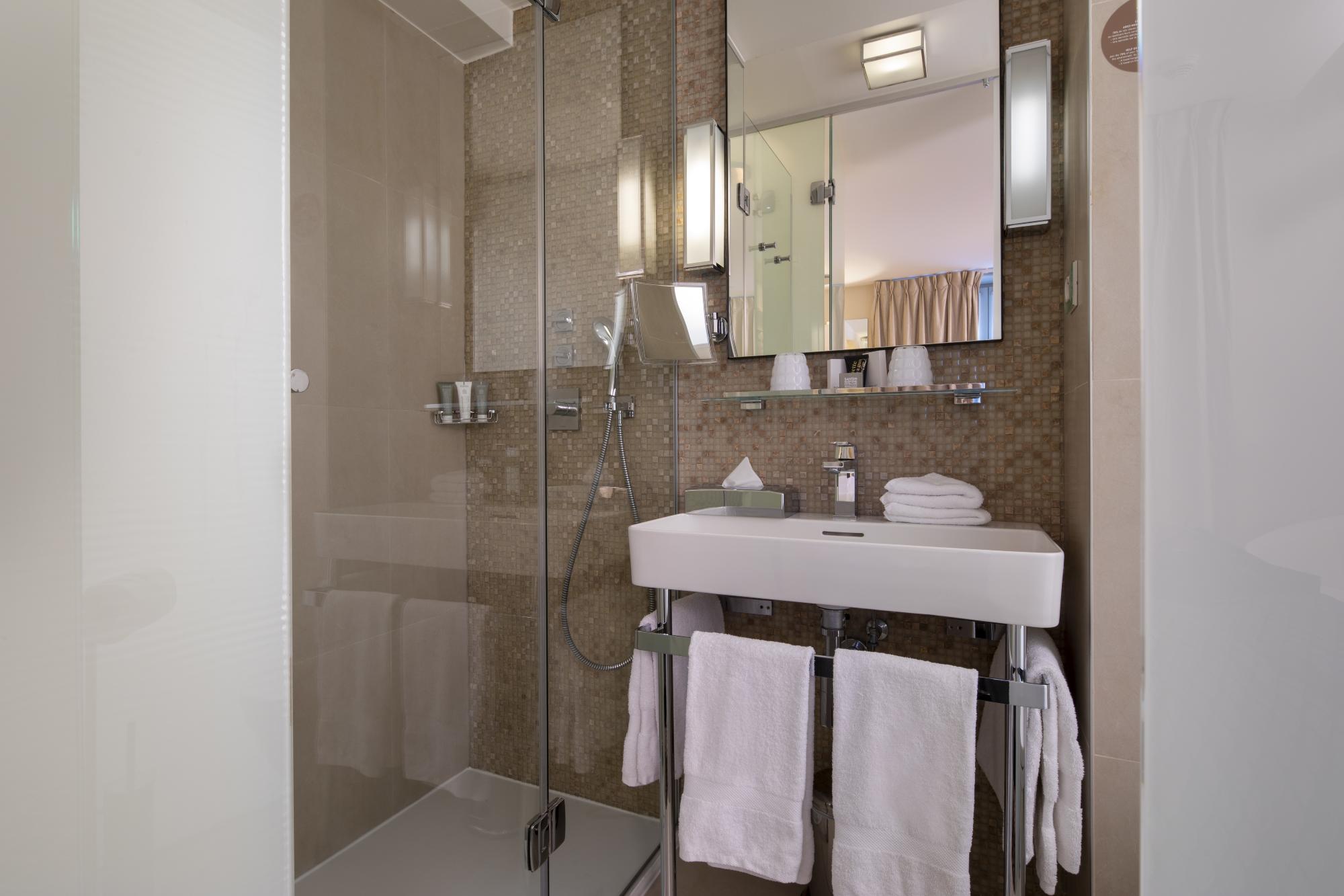 Hotel Le Pradey Room Bathroom