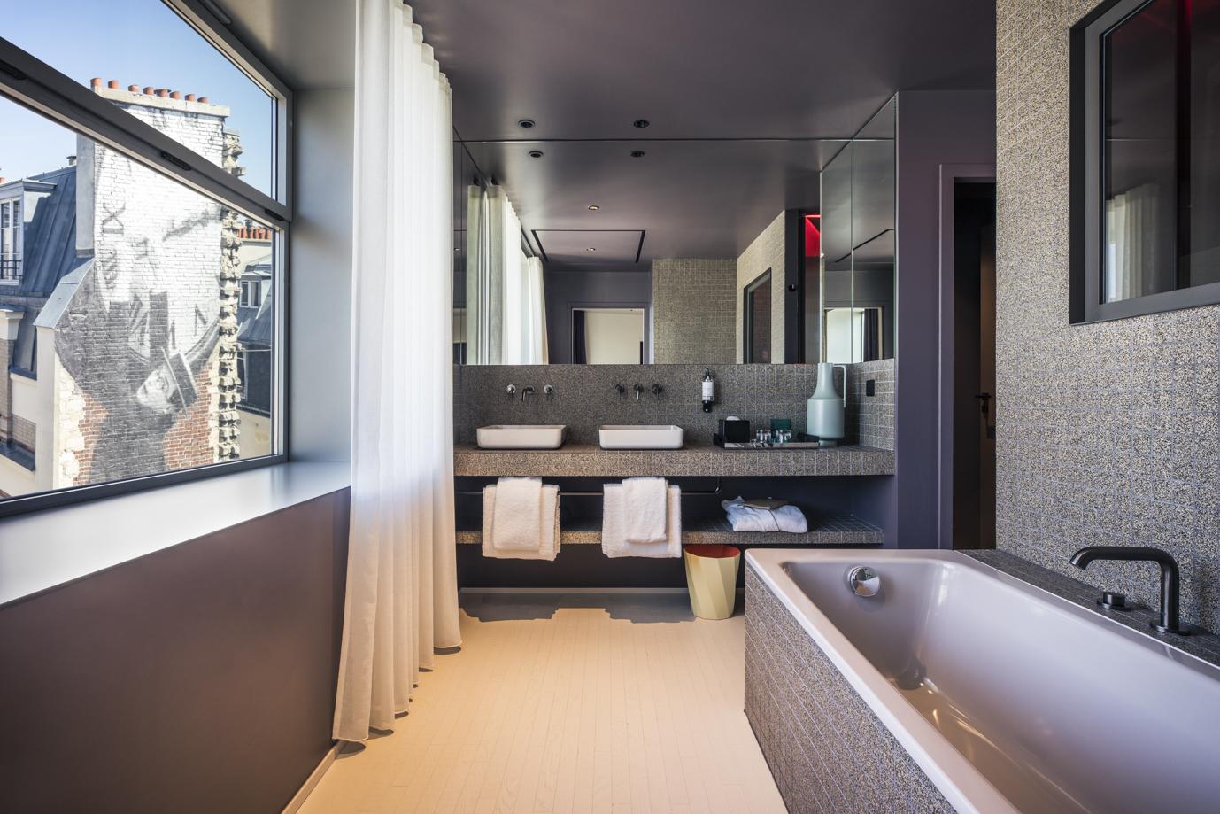 Hotel Cinema Paradiso | Grande Suite Cinema bathroom