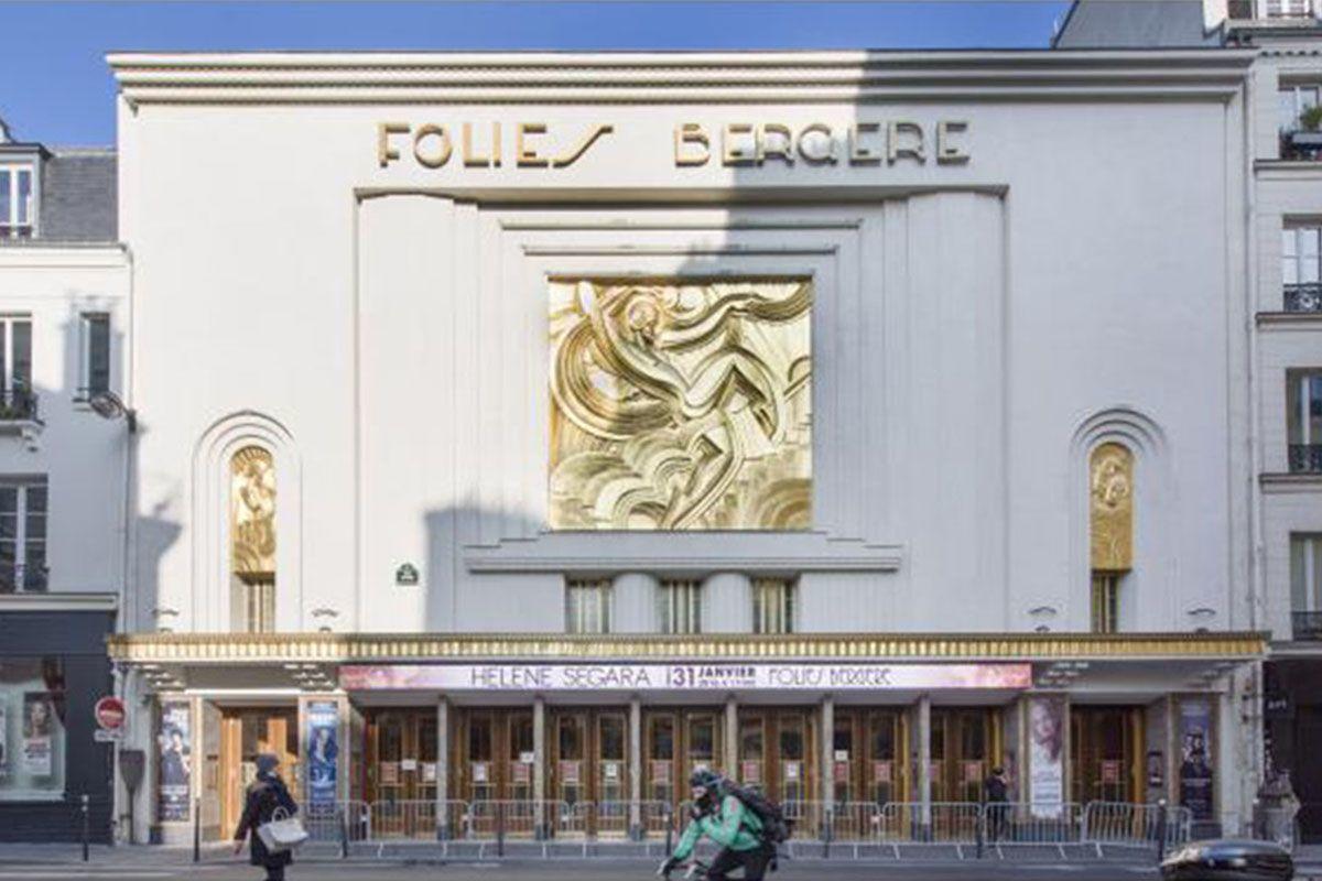 Le 9ème arrondissement de Paris, de l'autre côté du boulevard des Italiens par rapport à l'hôtel Gramont, concentre beaucoup de nombreux théâtres. Le théatre des Folies Bergères est un des plus célèbre et réputés qui a longtemps accueilli le spectacle de Josephine Baker à Paris.