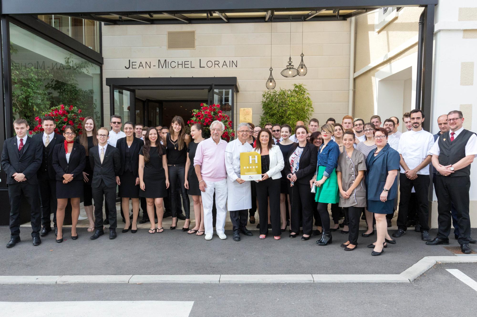 Célébration avec les équipes de la 5ème étoile de l'hôtel Relais et châteaux en Bourgogne à Joigny