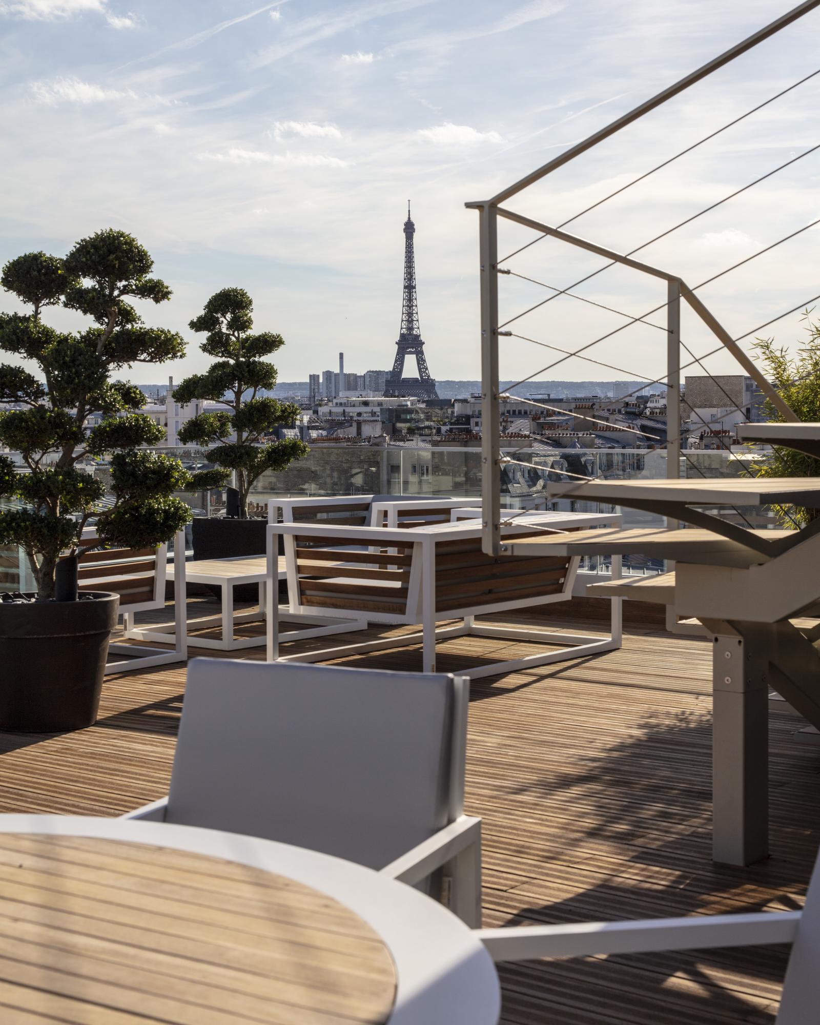 Hôtel Bowmann | Terrace with view of the Eiffel Tower