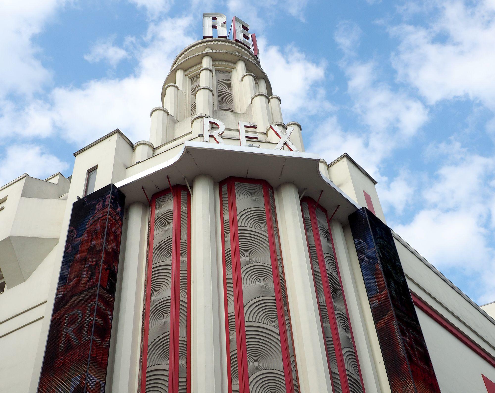 Along the Grands Boulevards, few steps from the Hotel Grammont, stands the impressive Grand Rex movie theater. Looking at a movie in this huge panoramic projection rooms is like attending a show